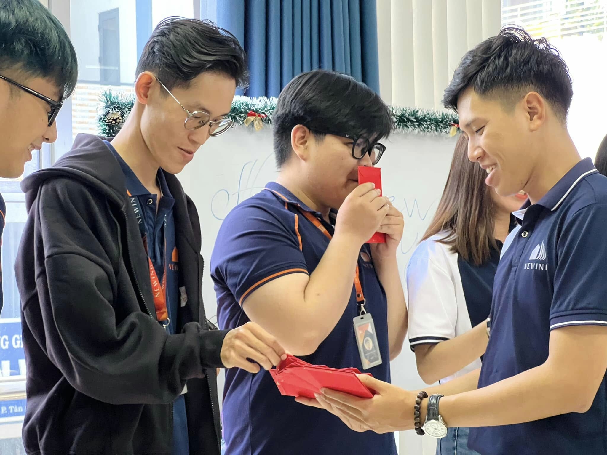 THƯƠNG MẠI VÀ DỊCH VỤ BẤT ĐỘNG SẢN NEWIND 4