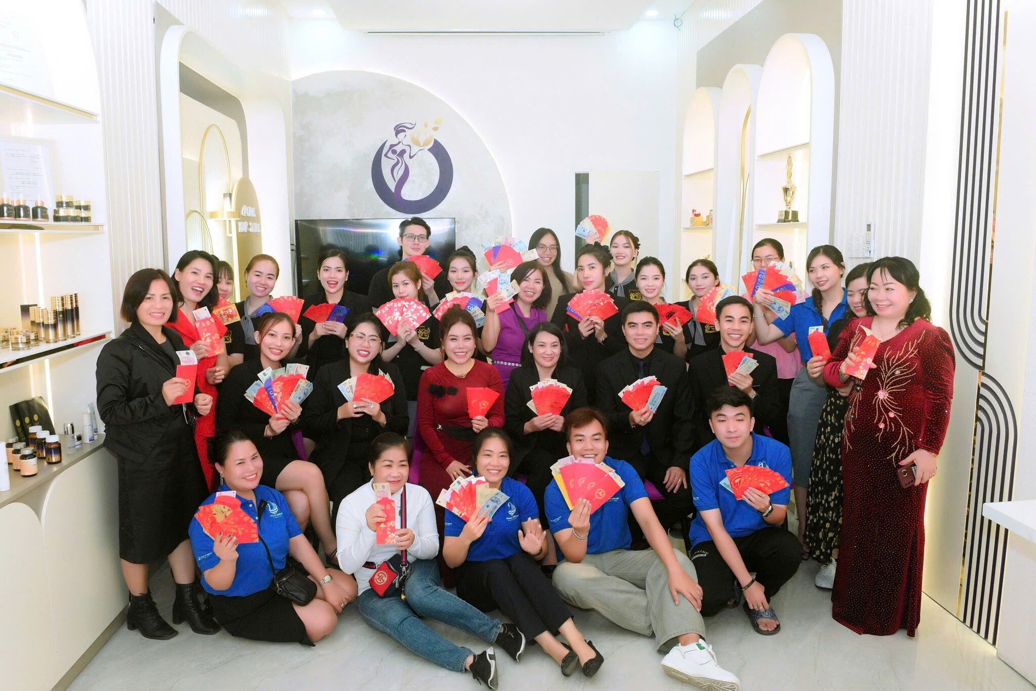 Tập Đoàn Quốc Tế Thảo Vy 15