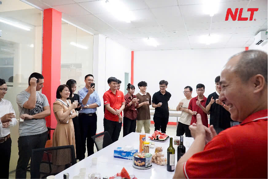 TẬP ĐOÀN ĐẦU TƯ CÔNG NGHỆ NAM LONG 15