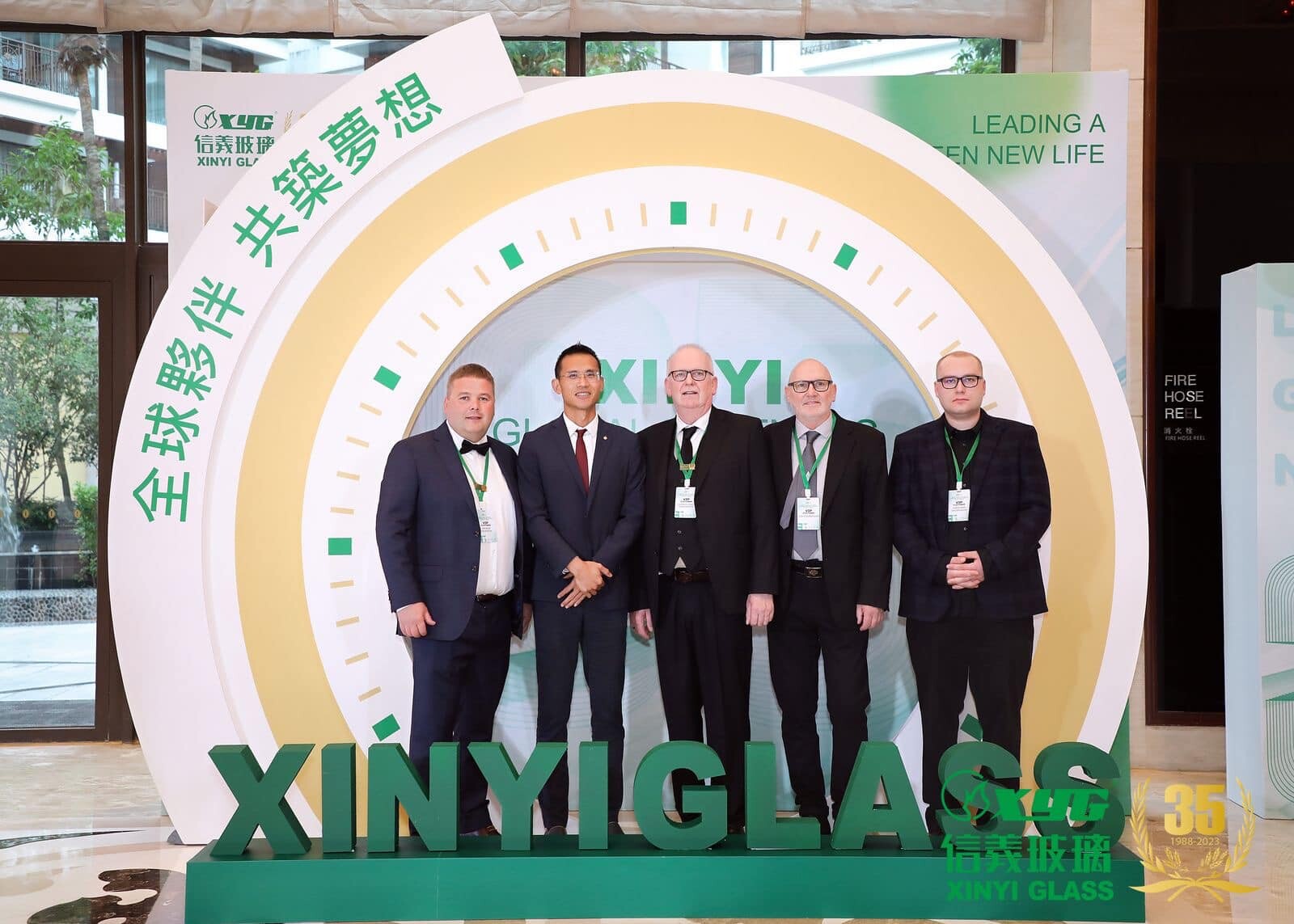 Kính Ô Tô Hoàng Minh Long 8