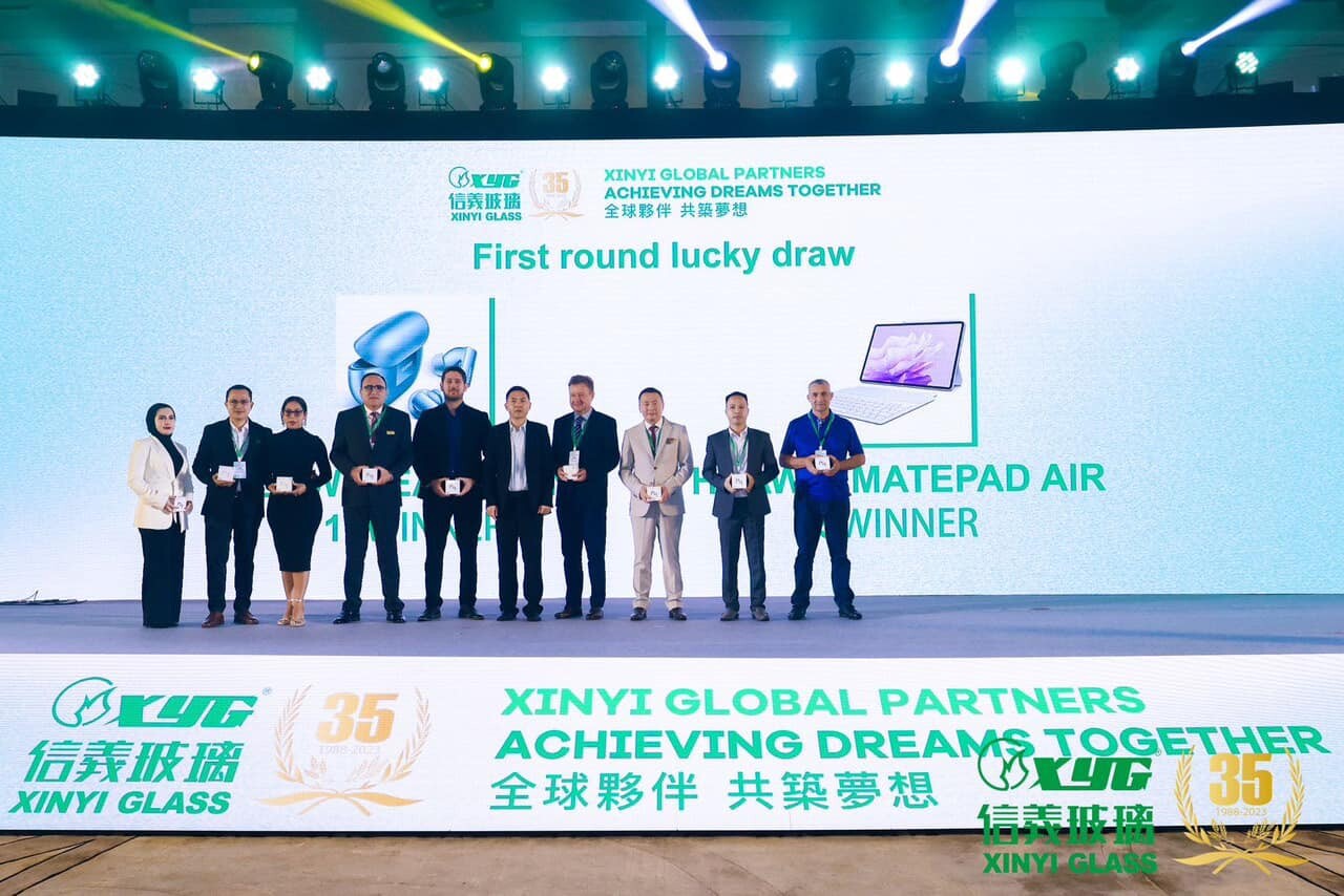 Kính Ô Tô Hoàng Minh Long 6