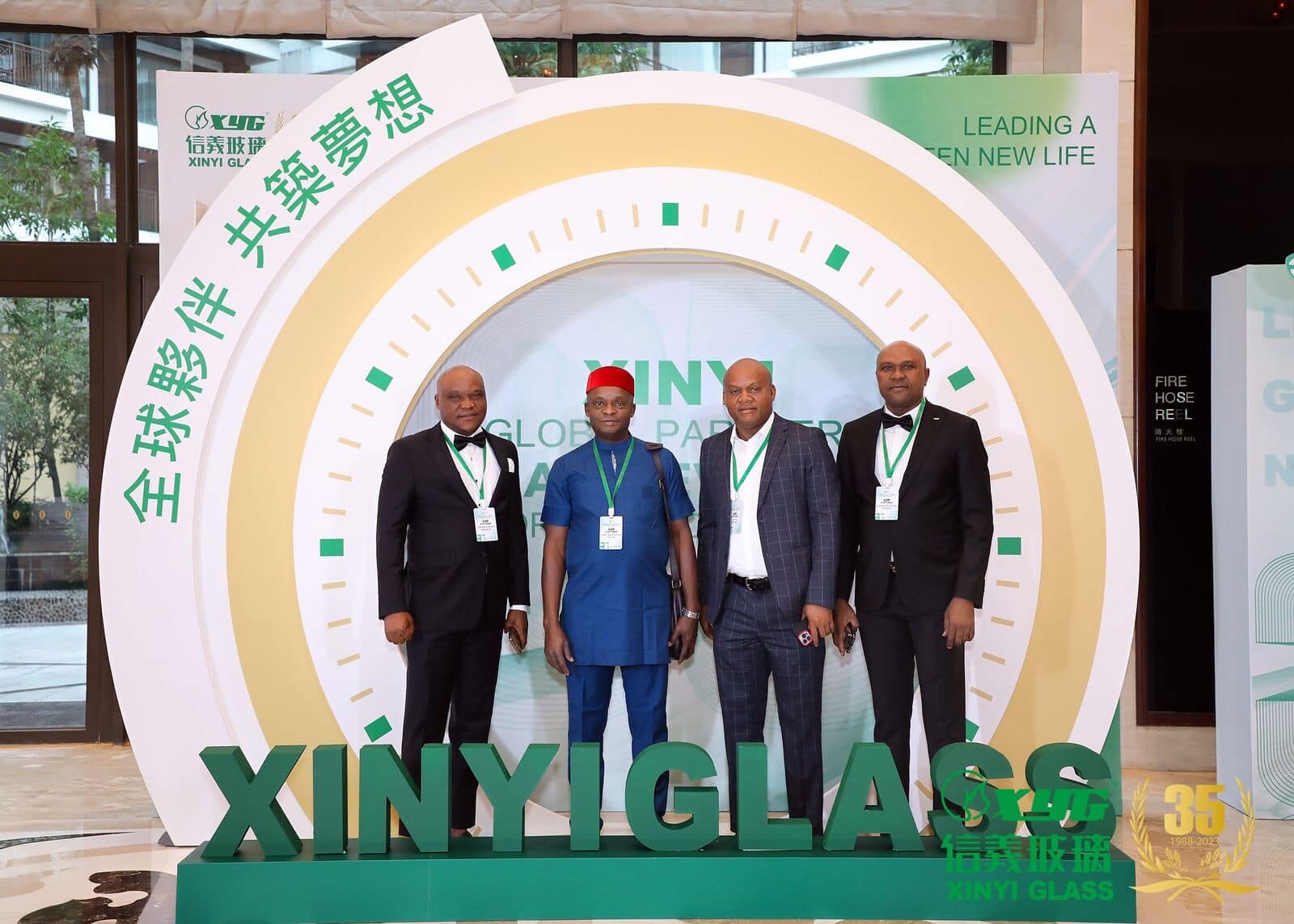 Kính Ô Tô Hoàng Minh Long 4