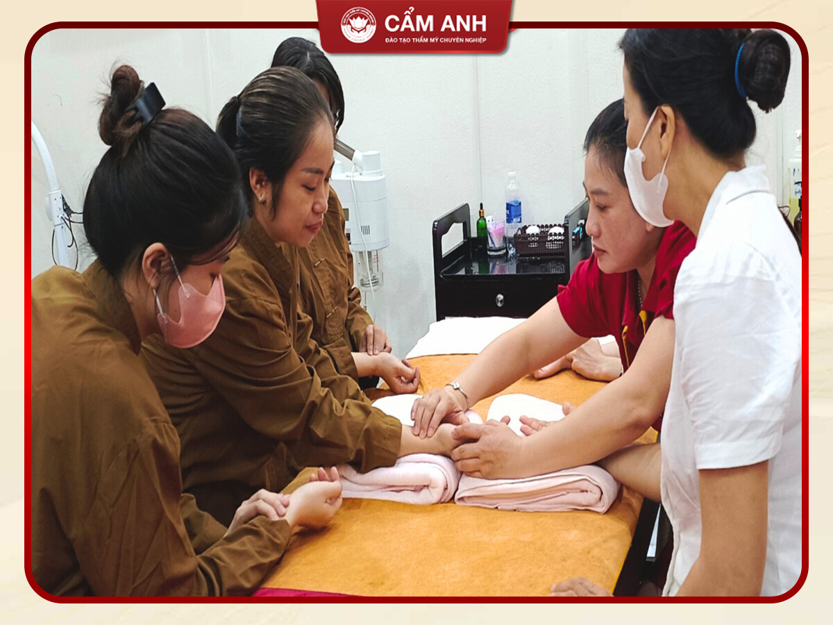 Thương Mại Dịch Vụ CẨM ANH 9