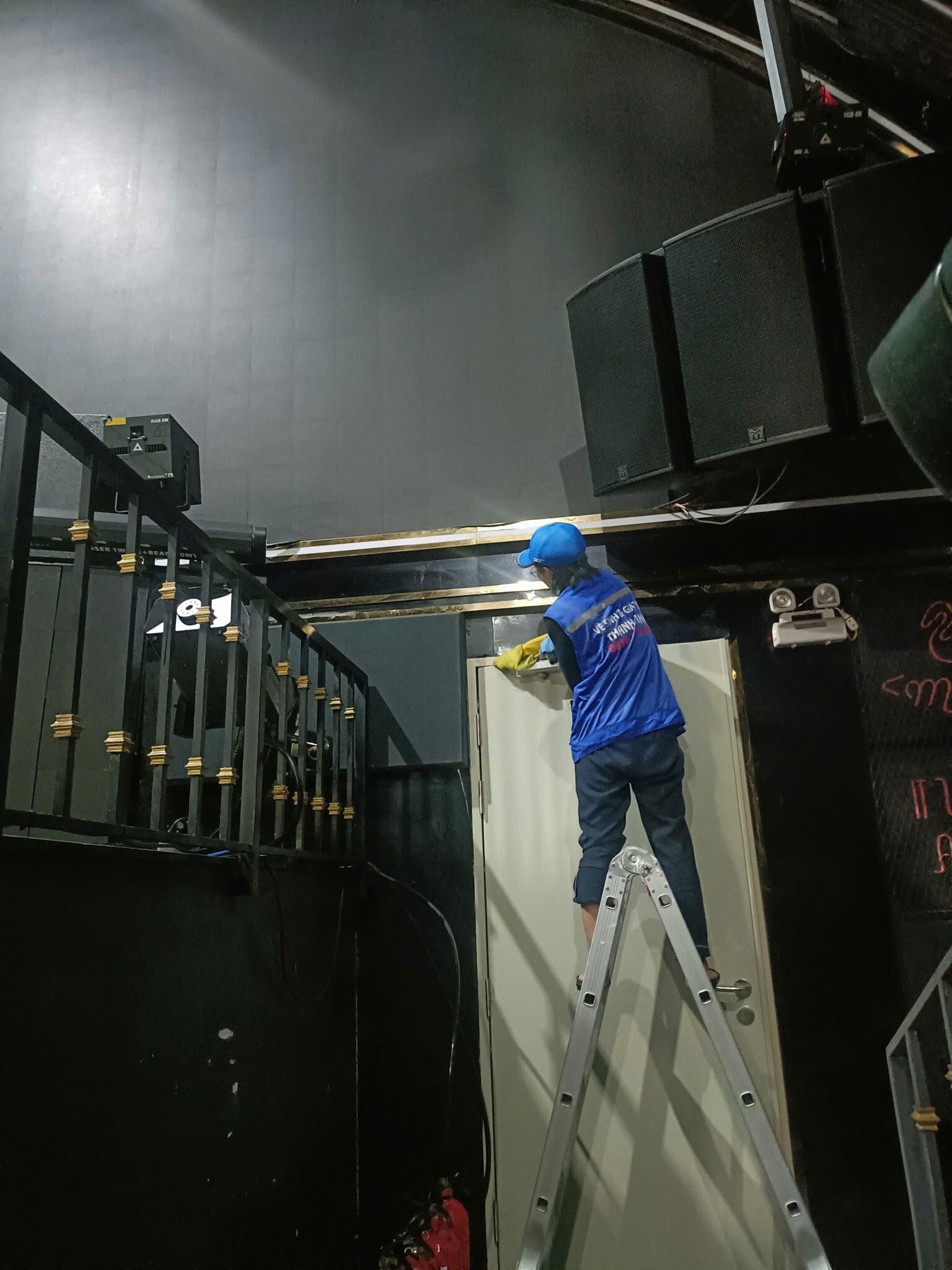 Vệ Sinh Công Nghiệp Thanh Nhã 11