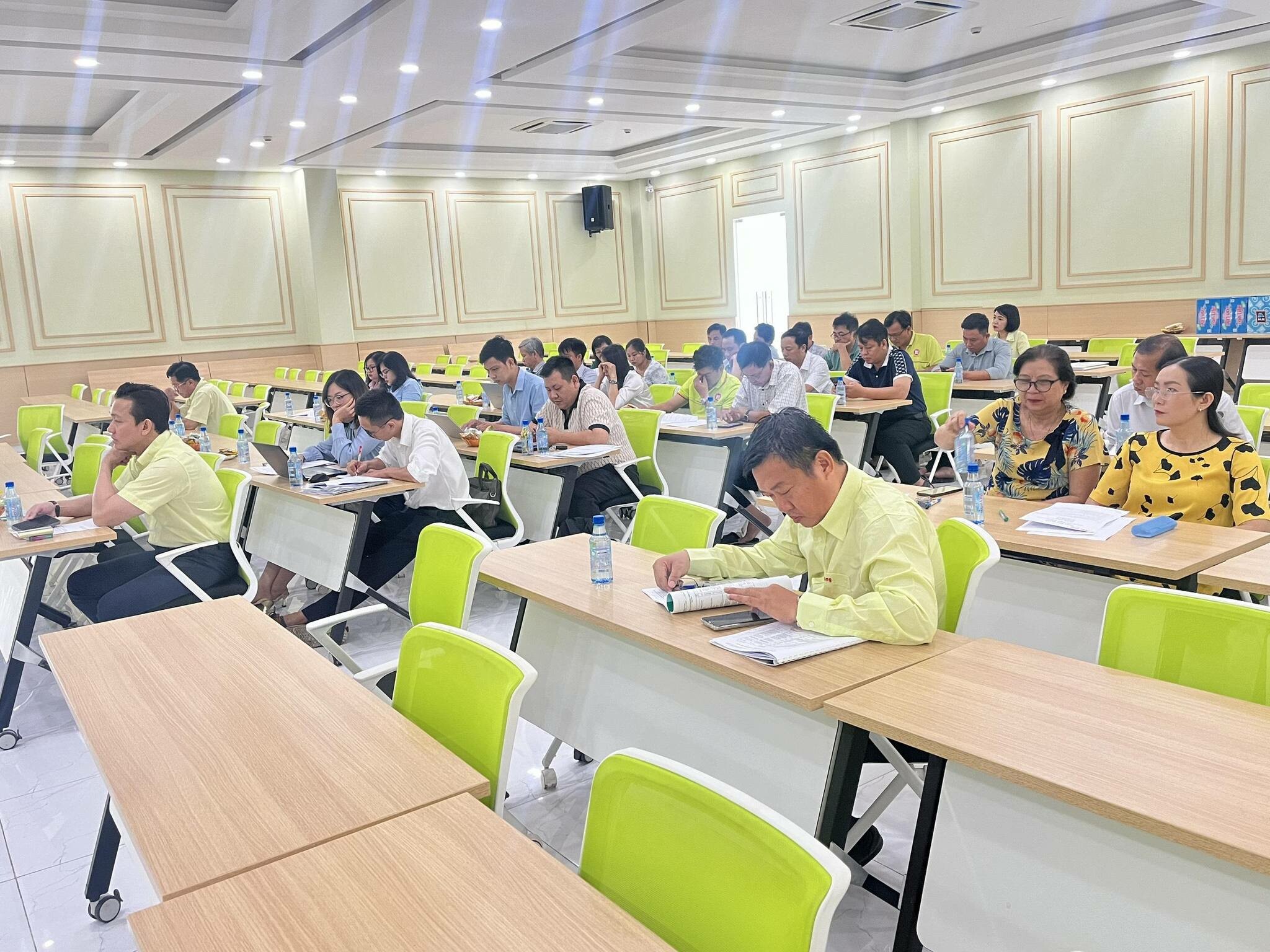 NHỰA RẠNG ĐÔNG HĐ 12