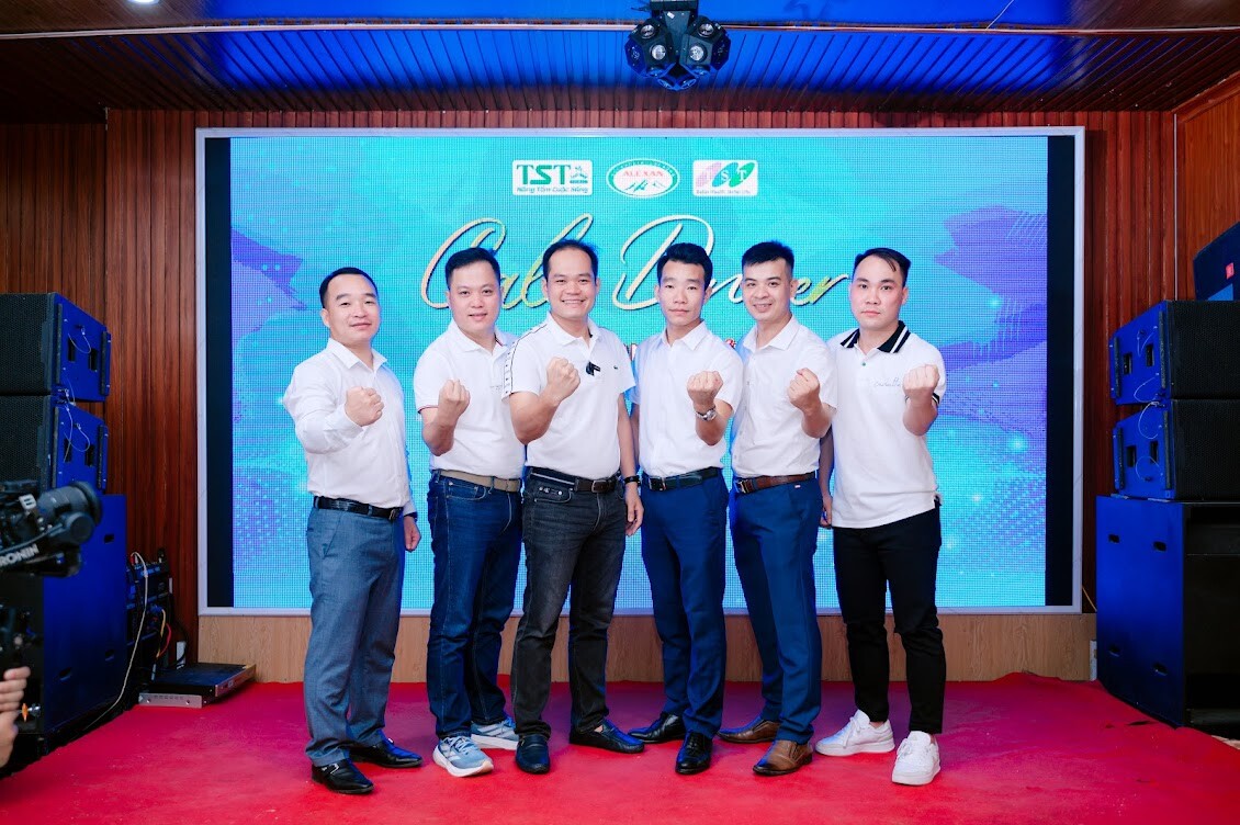 Quốc tế Alexan Phar 6