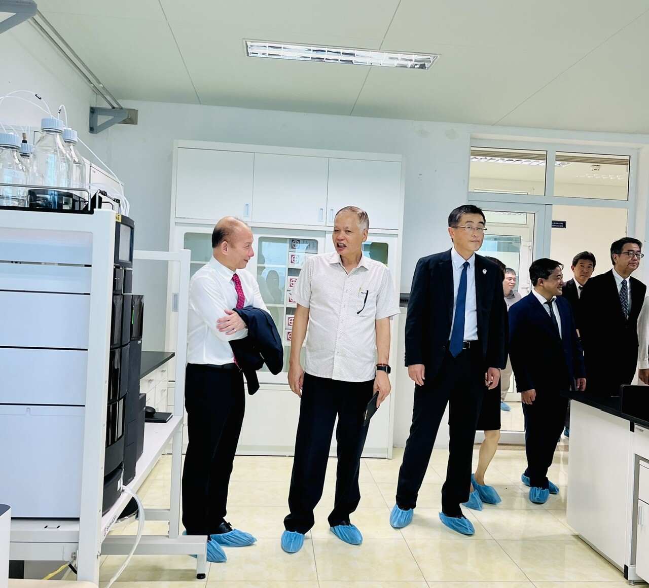 Thiết bị Vật tư Khoa học Kỹ Thuật và Du lịch Trung Sơn T.S.S.E 12