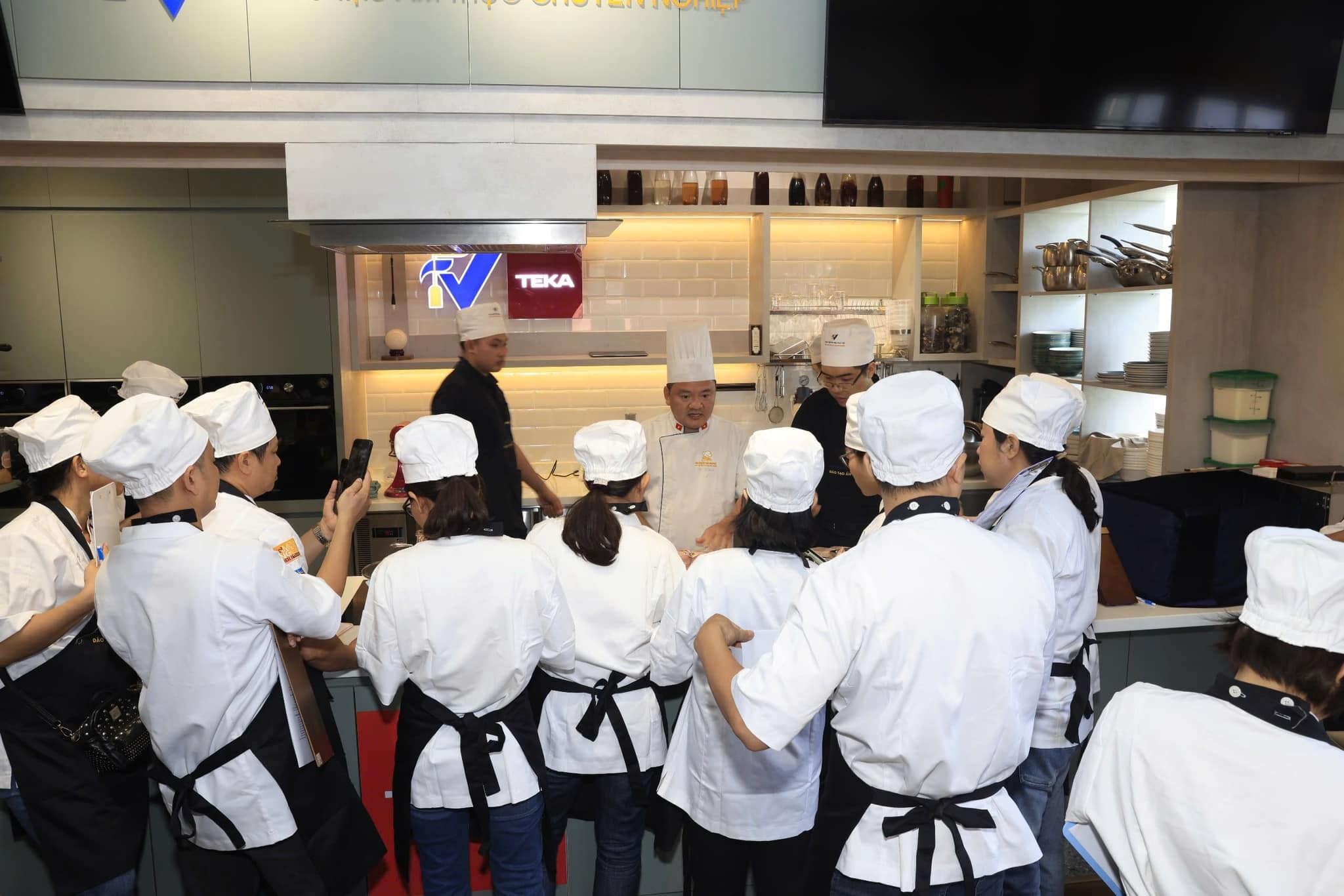 HỌC VIỆN ẨM THỰC PHÁP VIỆT 9