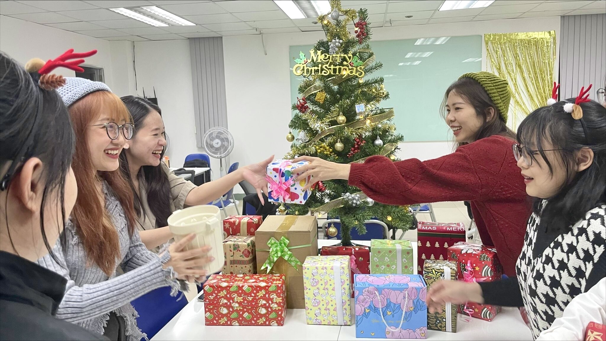 CÔNG TY TNHH TOS - TopOnSeek 10