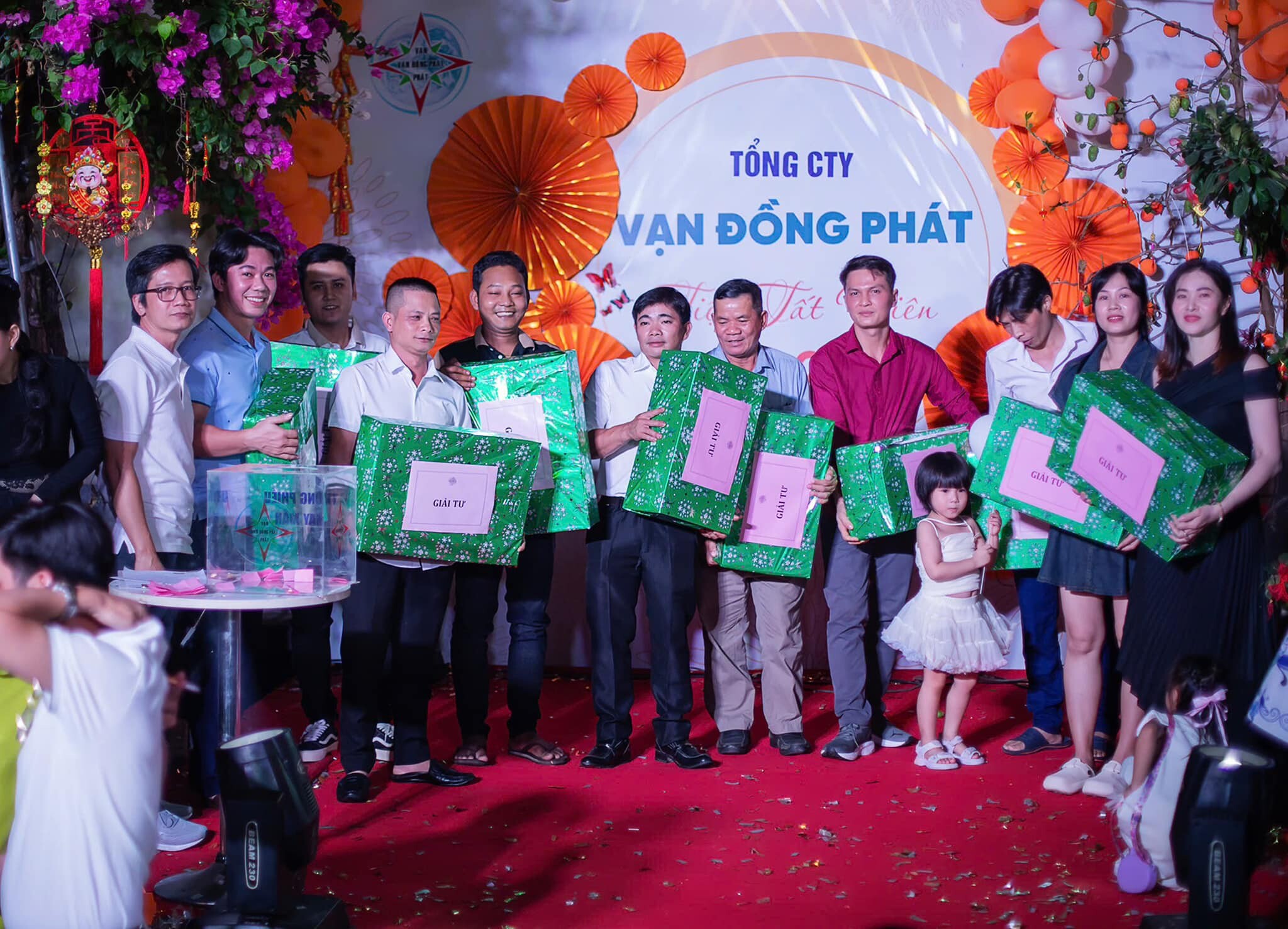 Sản Xuất Thương Mại Dịch Vụ Vạn Đồng Phát 9