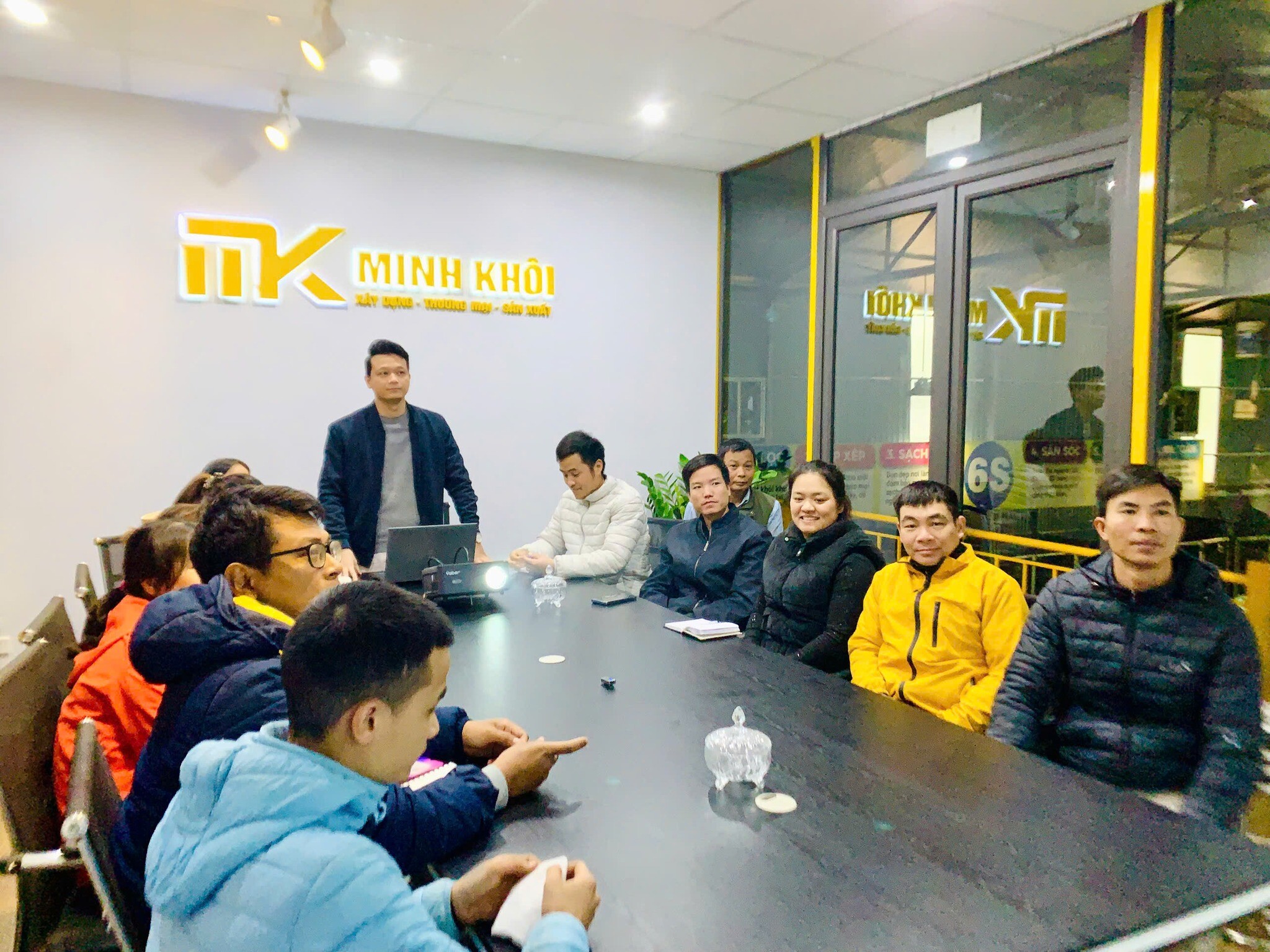 ĐẦU TƯ THƯƠNG MẠI XÂY DỰNG MINH KHÔI 12