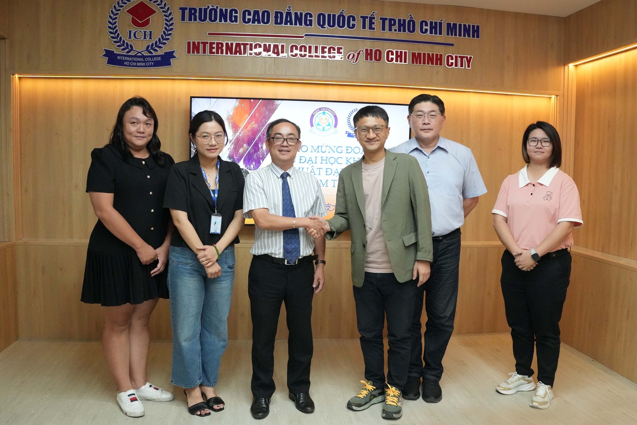 Trường Cao Đẳng Quốc Tế TPHCM 14