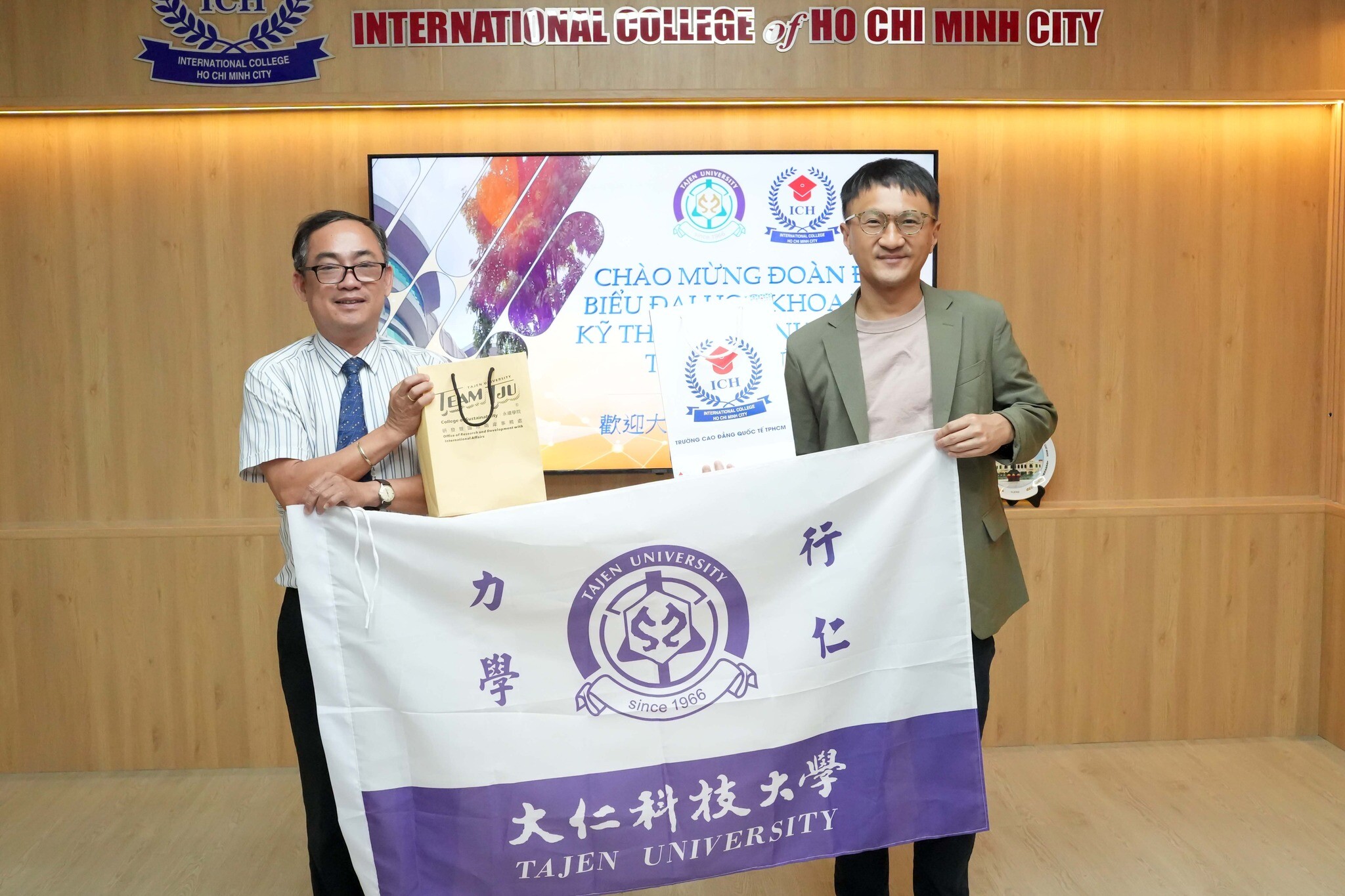 Trường Cao Đẳng Quốc Tế TPHCM 13