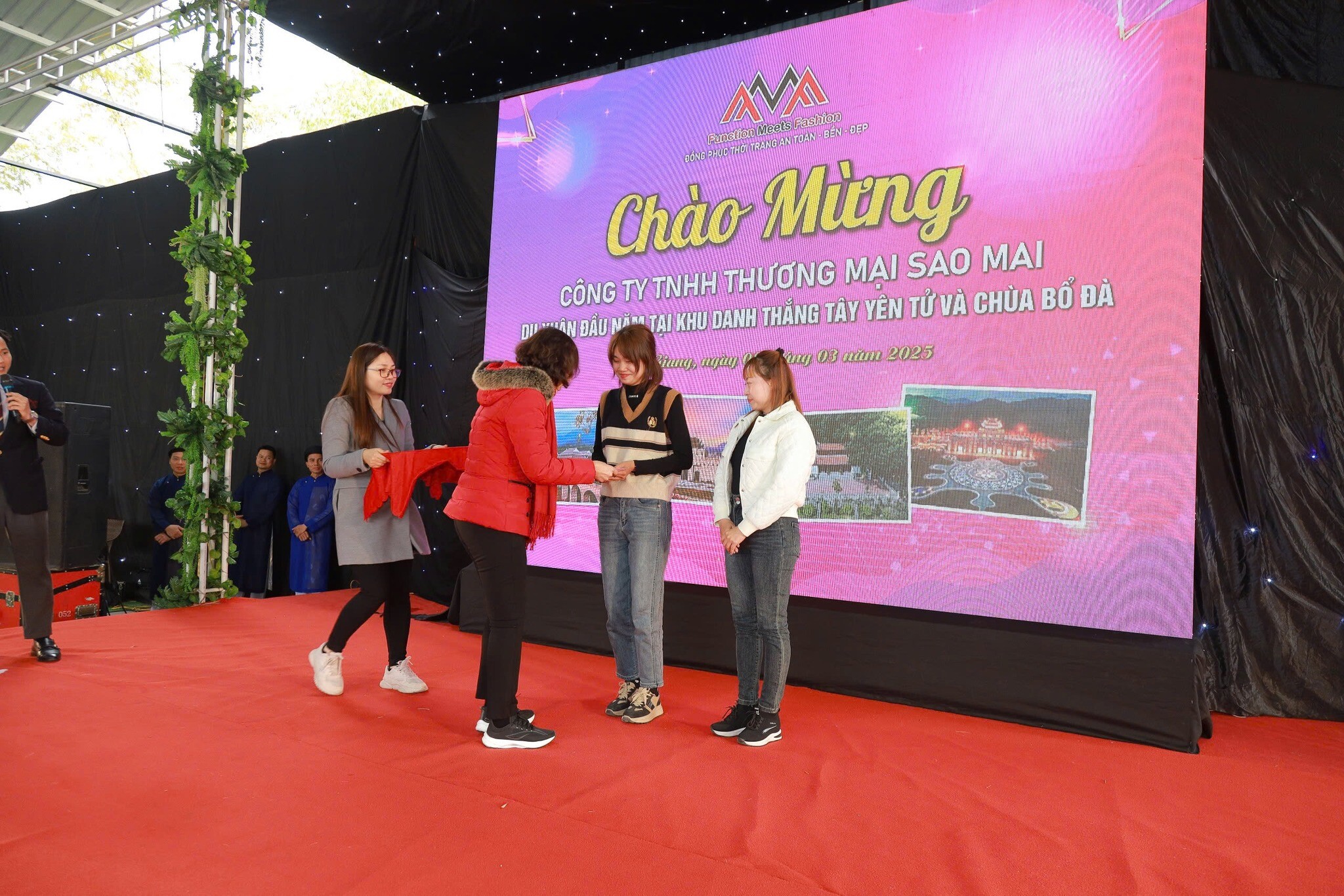 Thương Mại Sao Mai - Đồng phục thời trang FMF 11