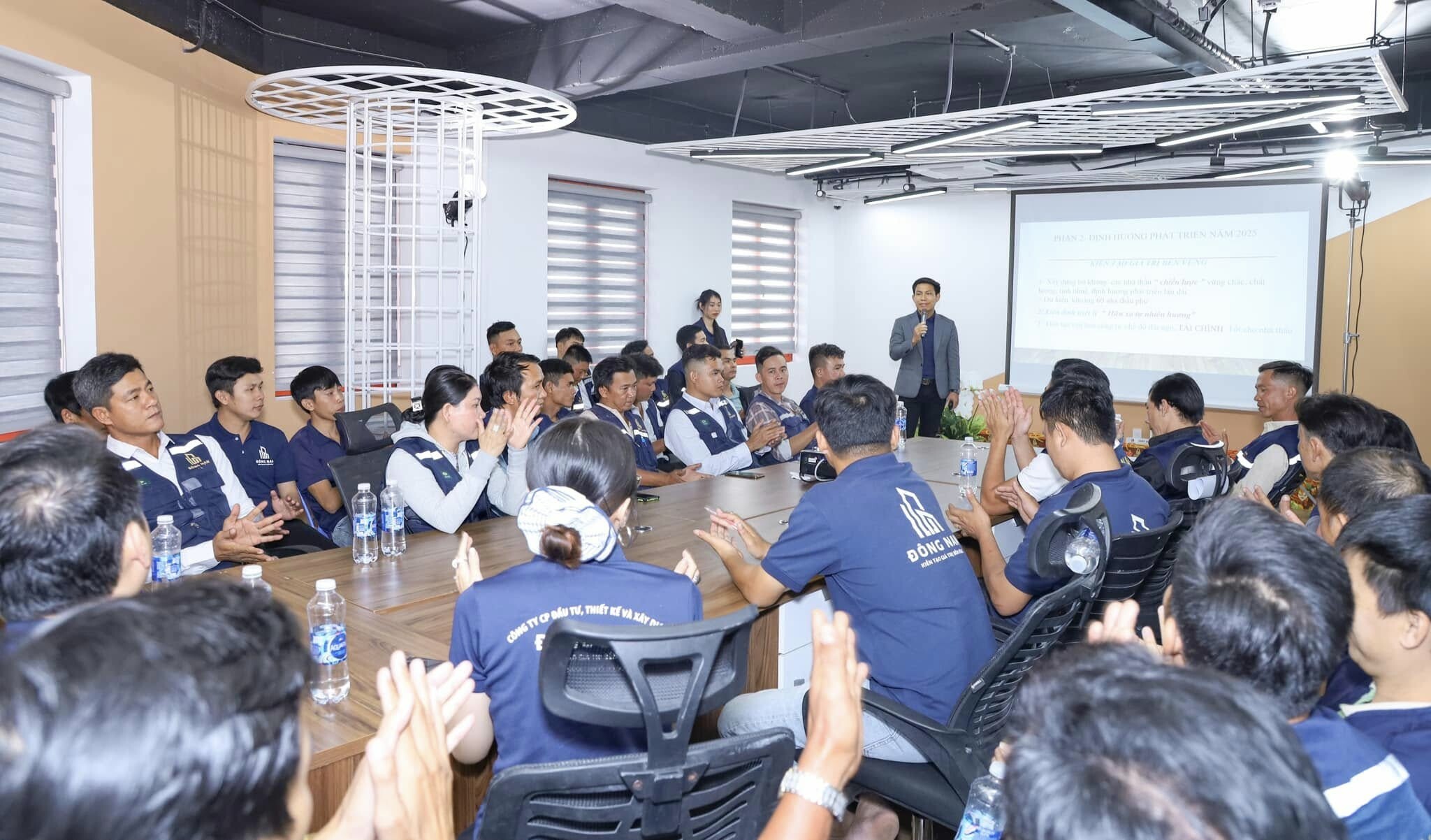 Thiết Kế Và Xây Dựng Đông NAM 1