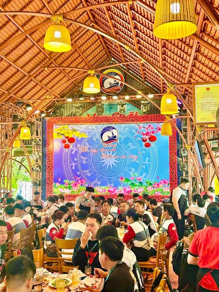 VẠN CHÀI RESTAURANT 11