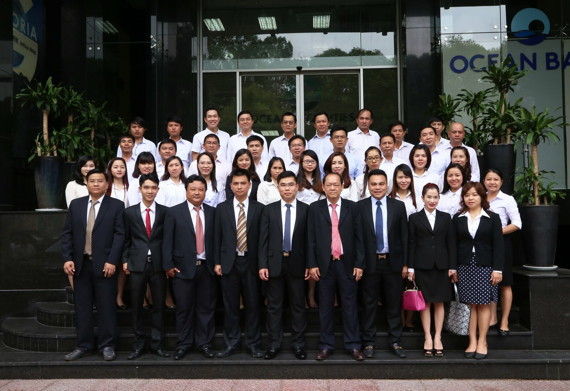 Công ty CP DRH Holdings 13