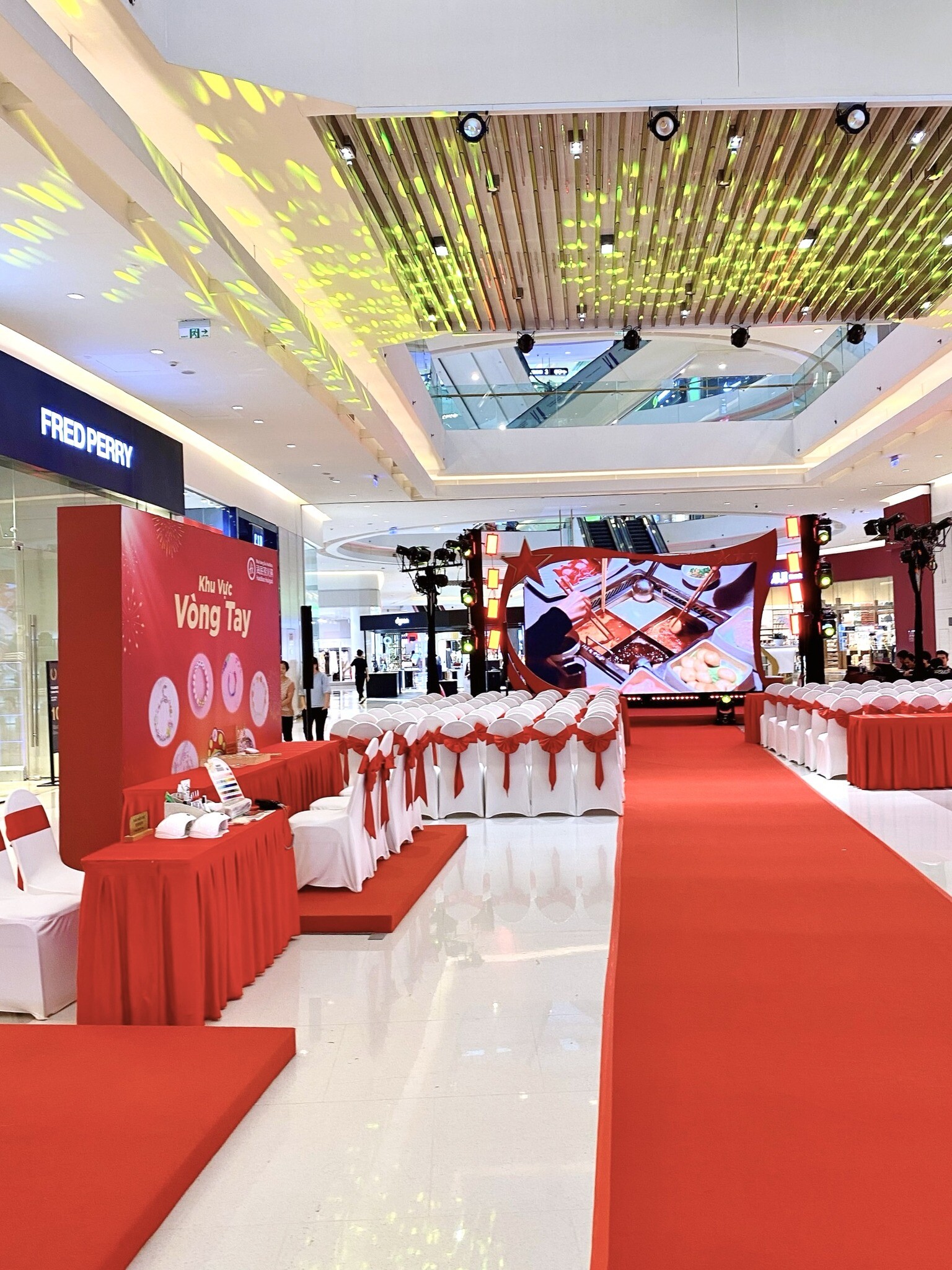 Hai di lao Holdings - Nhà hàng lẩu Haidilao 3