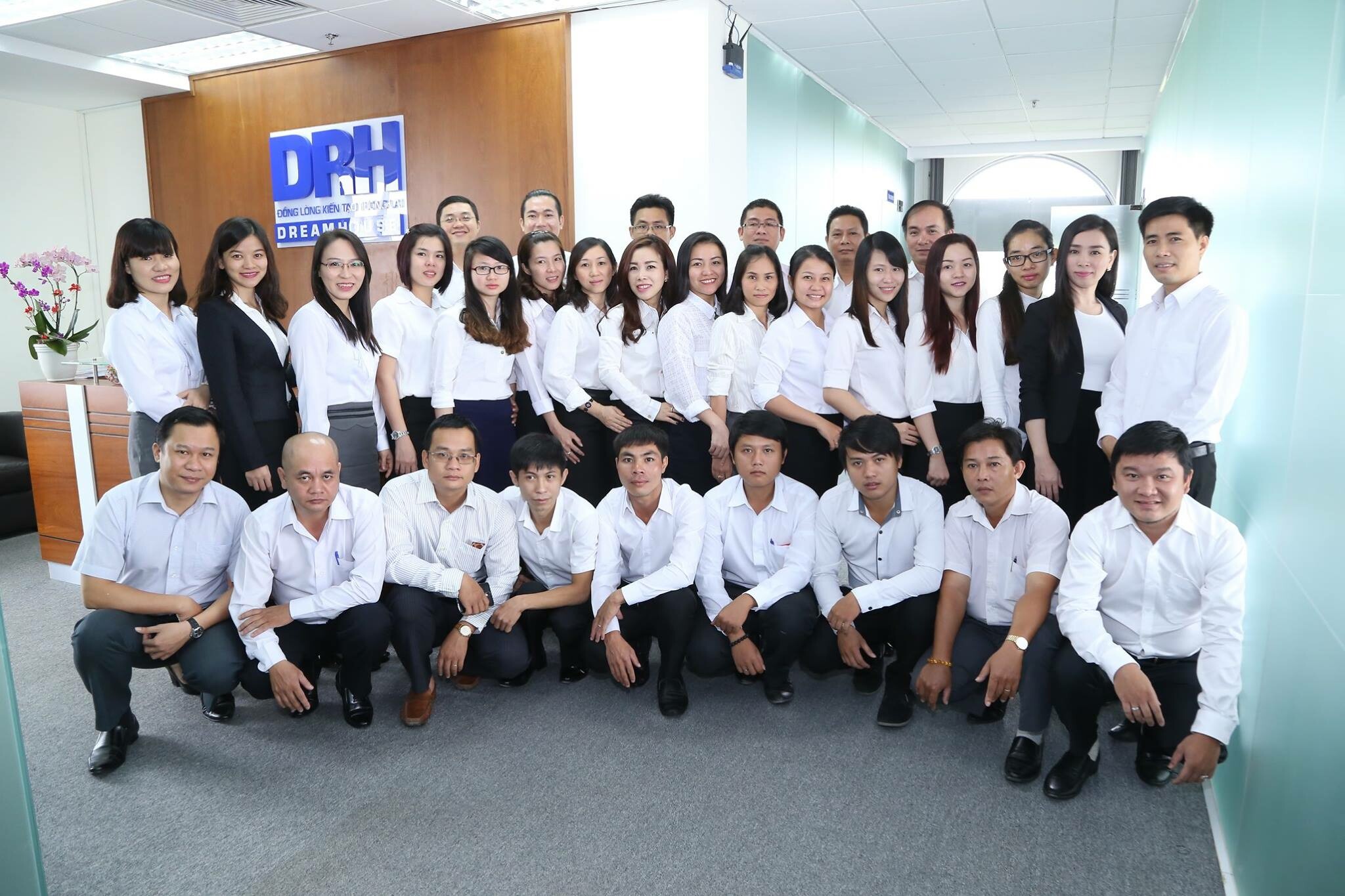 Công ty CP DRH Holdings 11