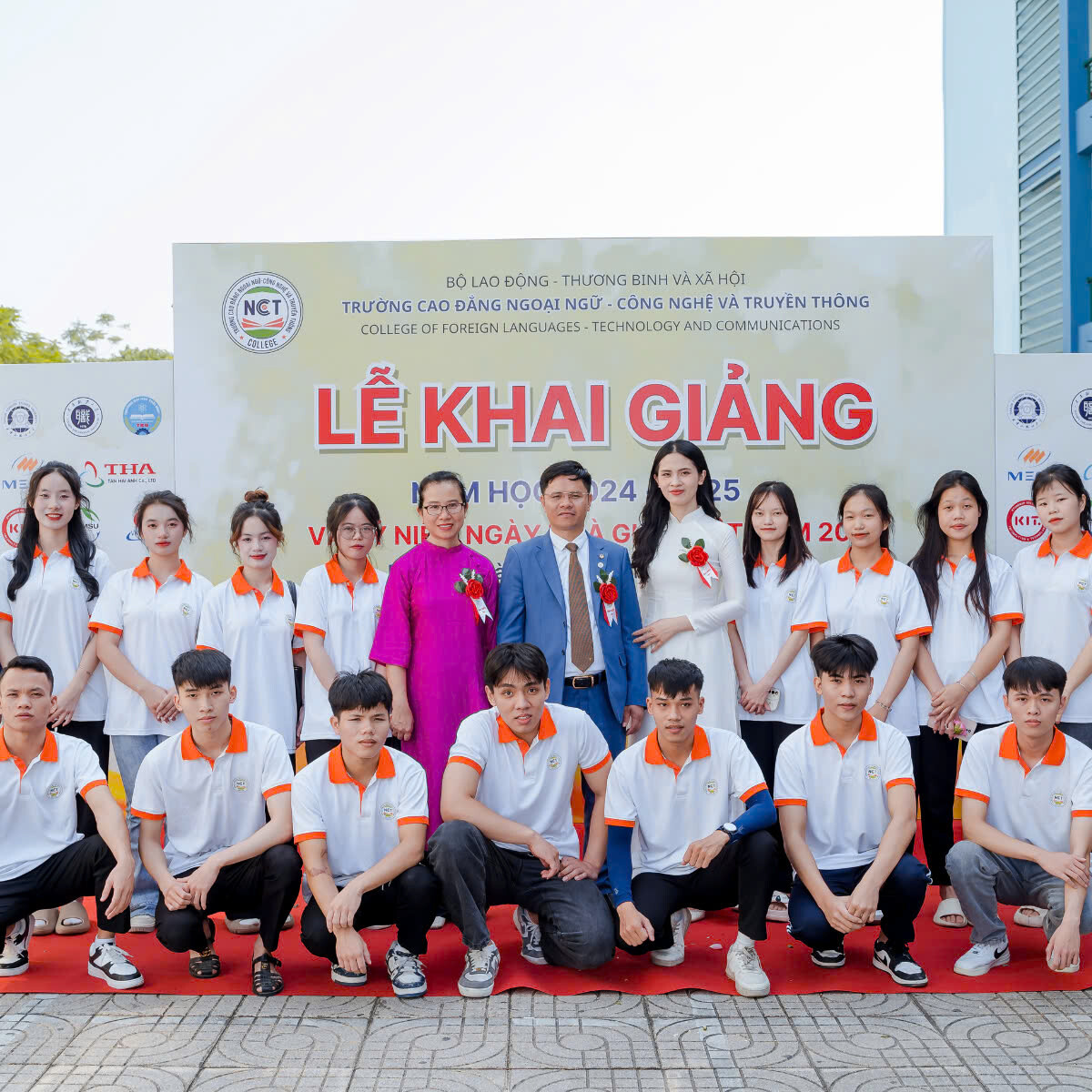 Trường Cao đẳng Ngoại ngữ - Công nghệ và Truyền thông 8