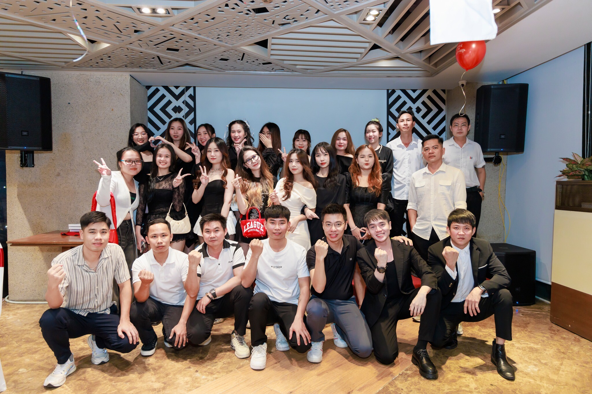 Mắt Kính Eye Plus 4