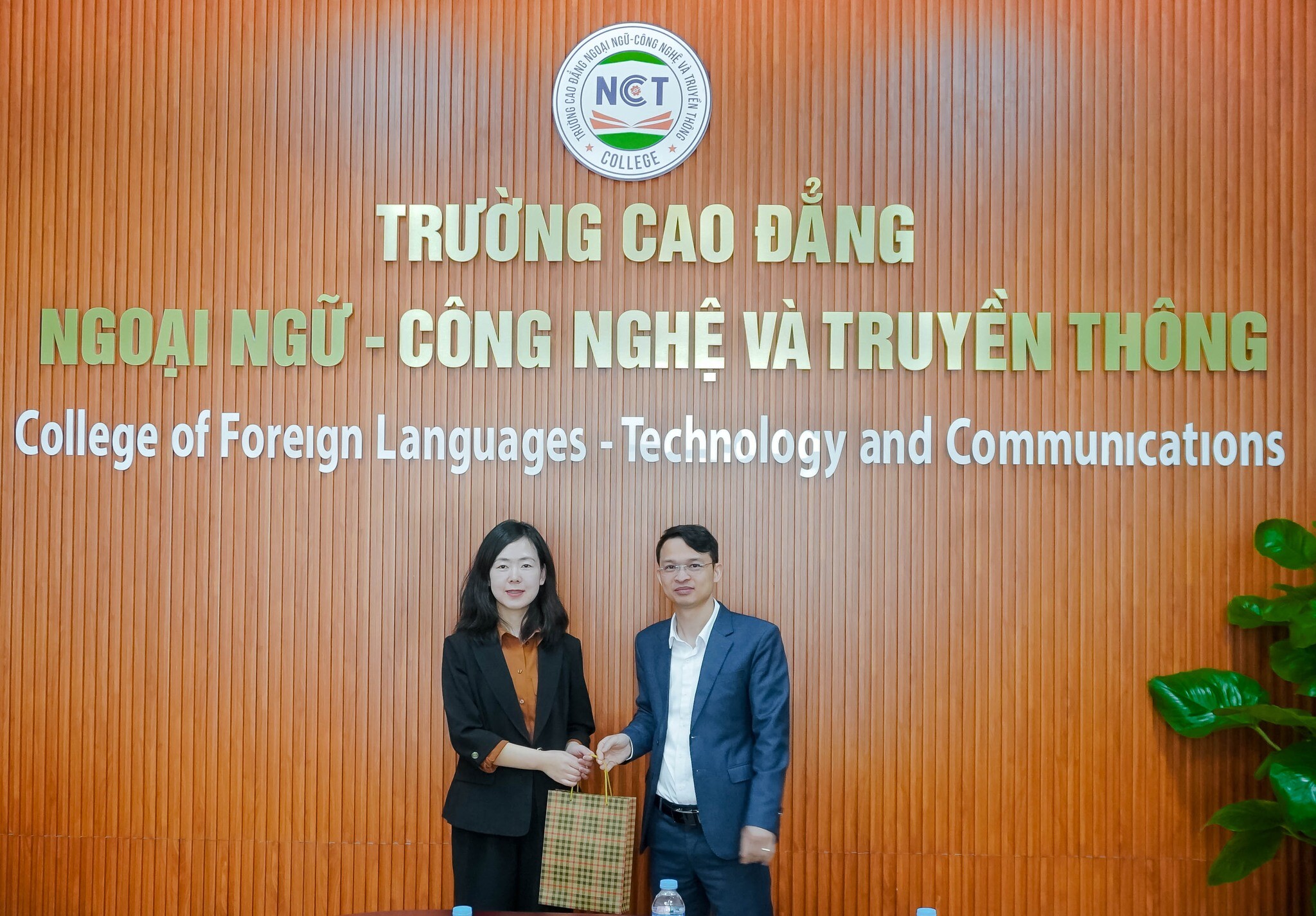 Trường Cao đẳng Ngoại ngữ - Công nghệ và Truyền thông 10