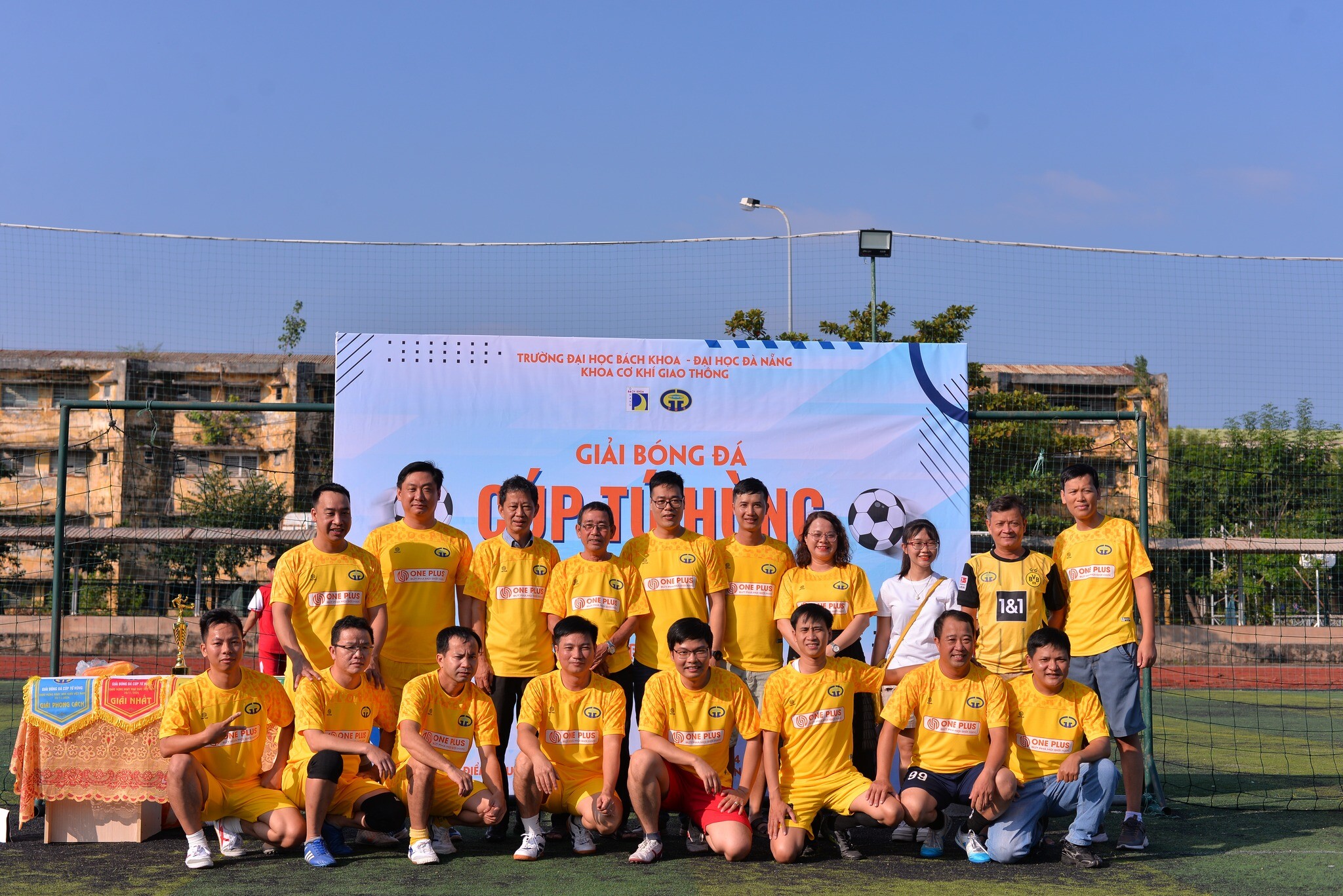 May Mặc ONE PLUS 8