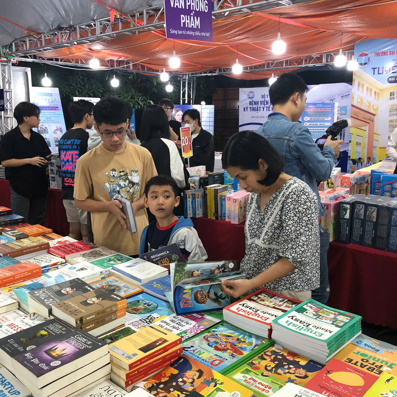 Công ty cổ phần truyền thông Trạm đọc 8