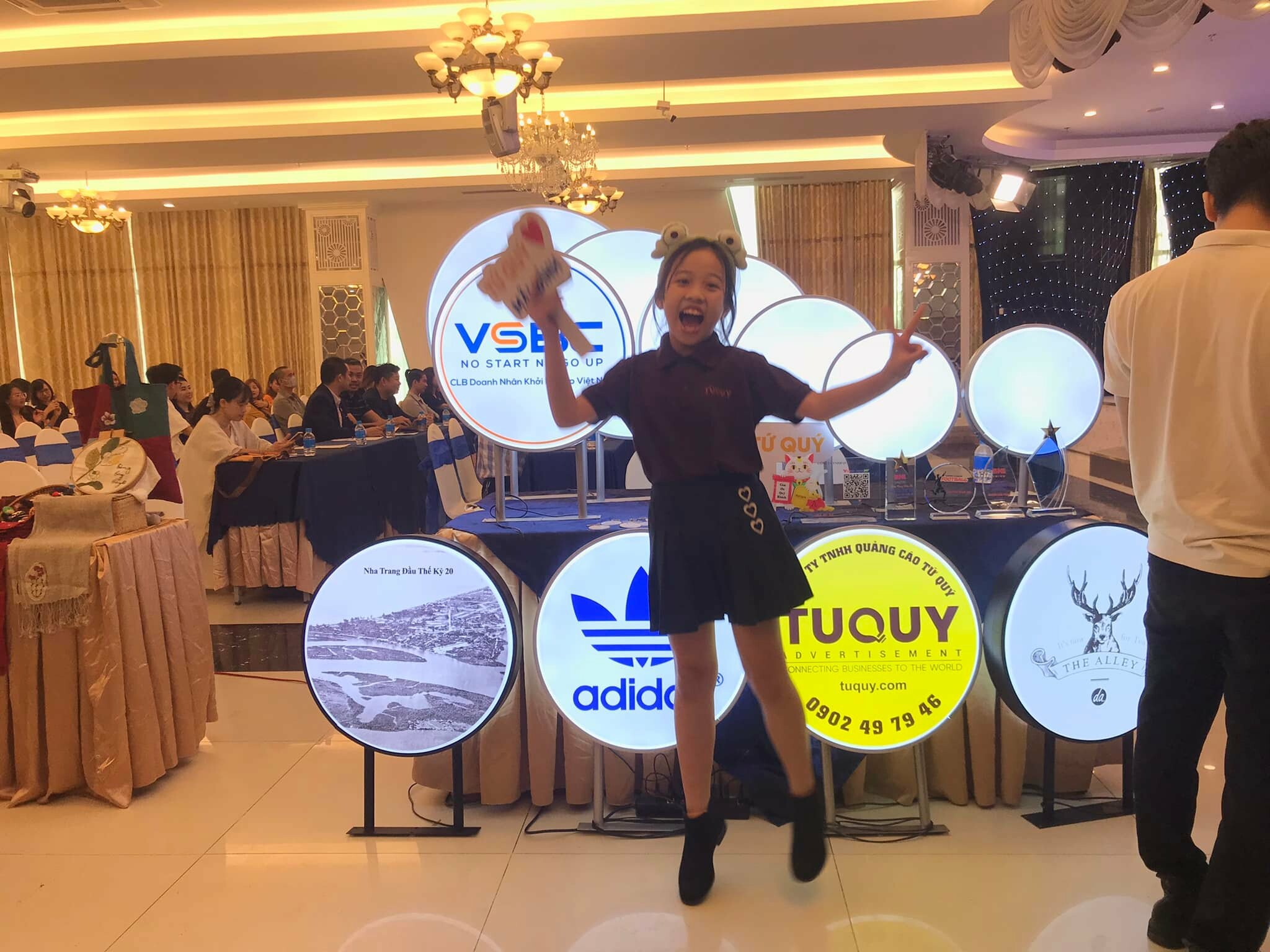 Quảng Cáo TỨ QUÝ 4