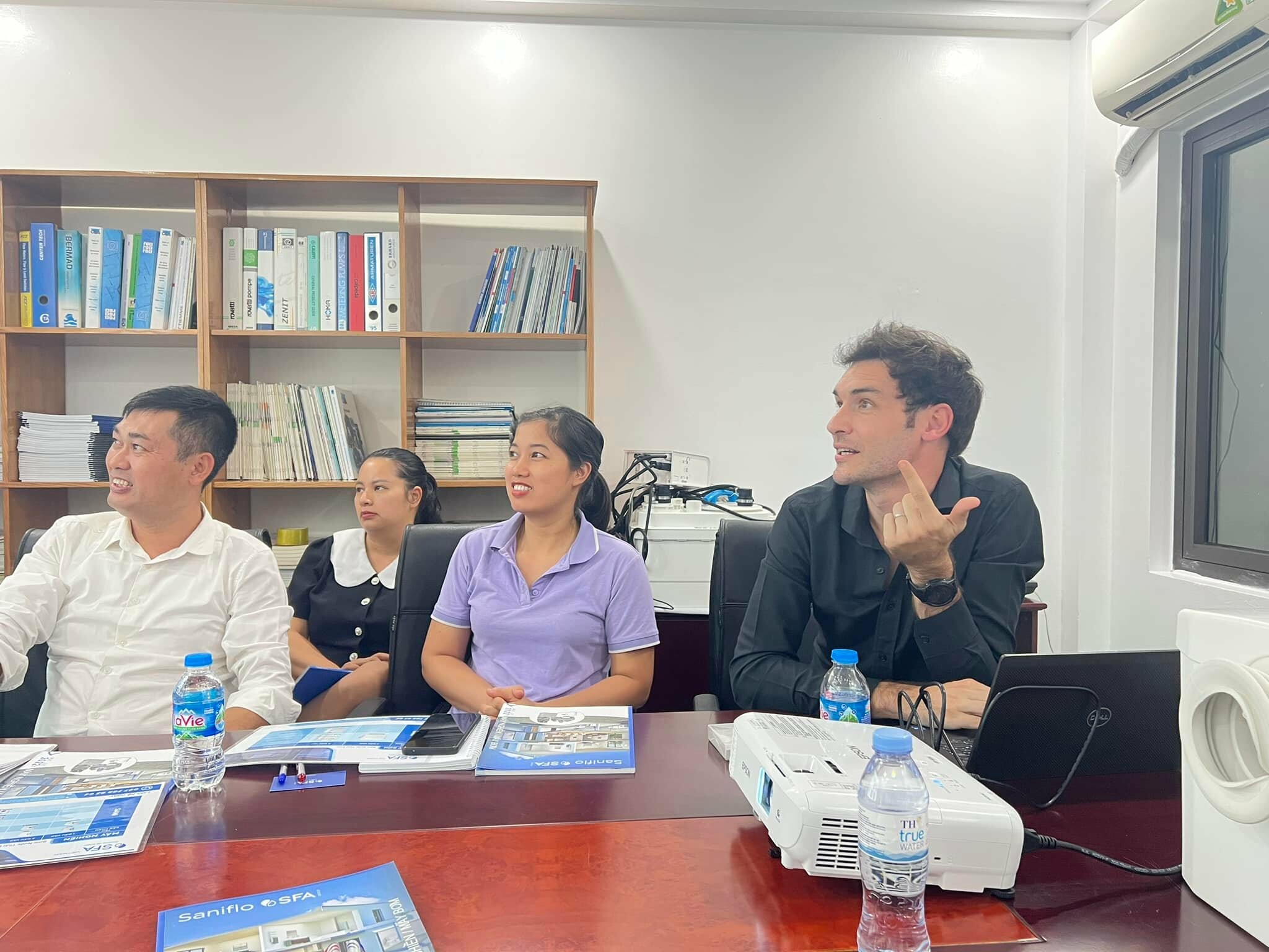 Đầu Tư Công Nghệ Và Thiết Bị HT 6