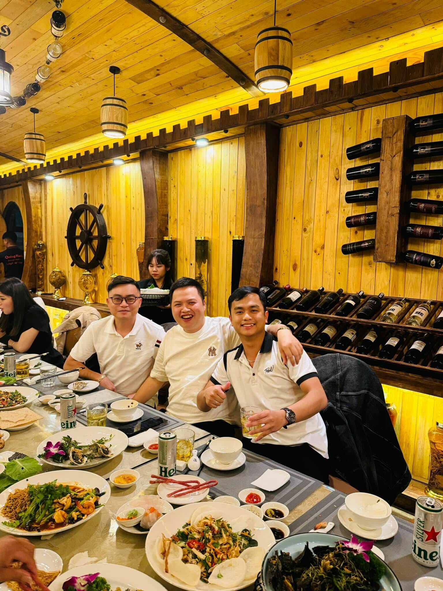 Quảng Xuân Restaurants 9