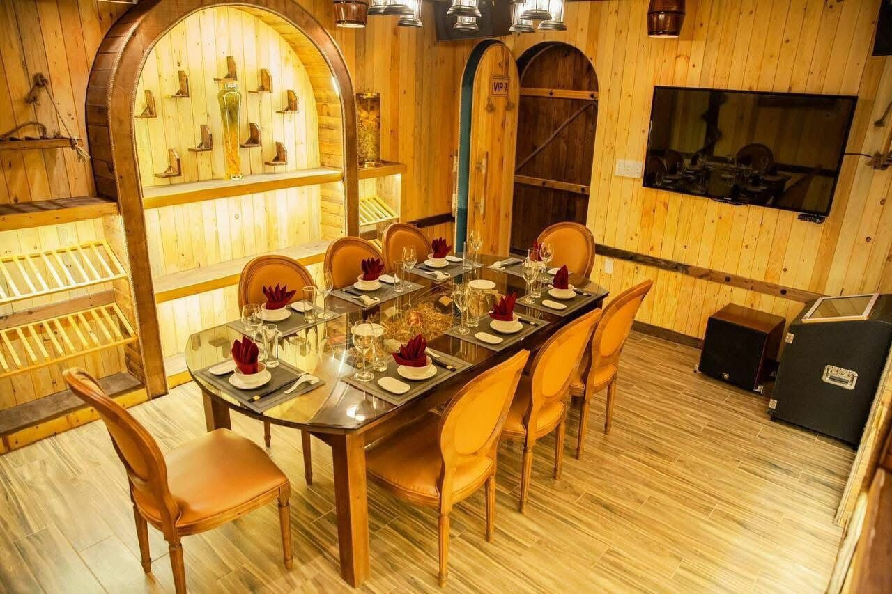 Quảng Xuân Restaurants 8