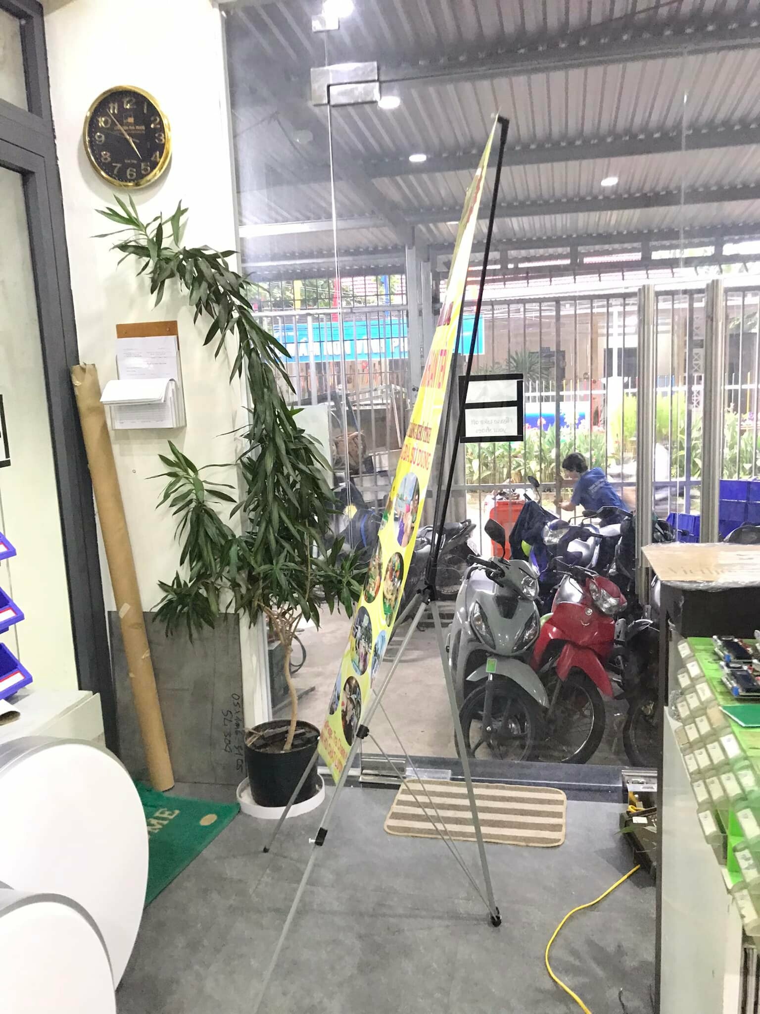 Quảng Cáo TỨ QUÝ 8