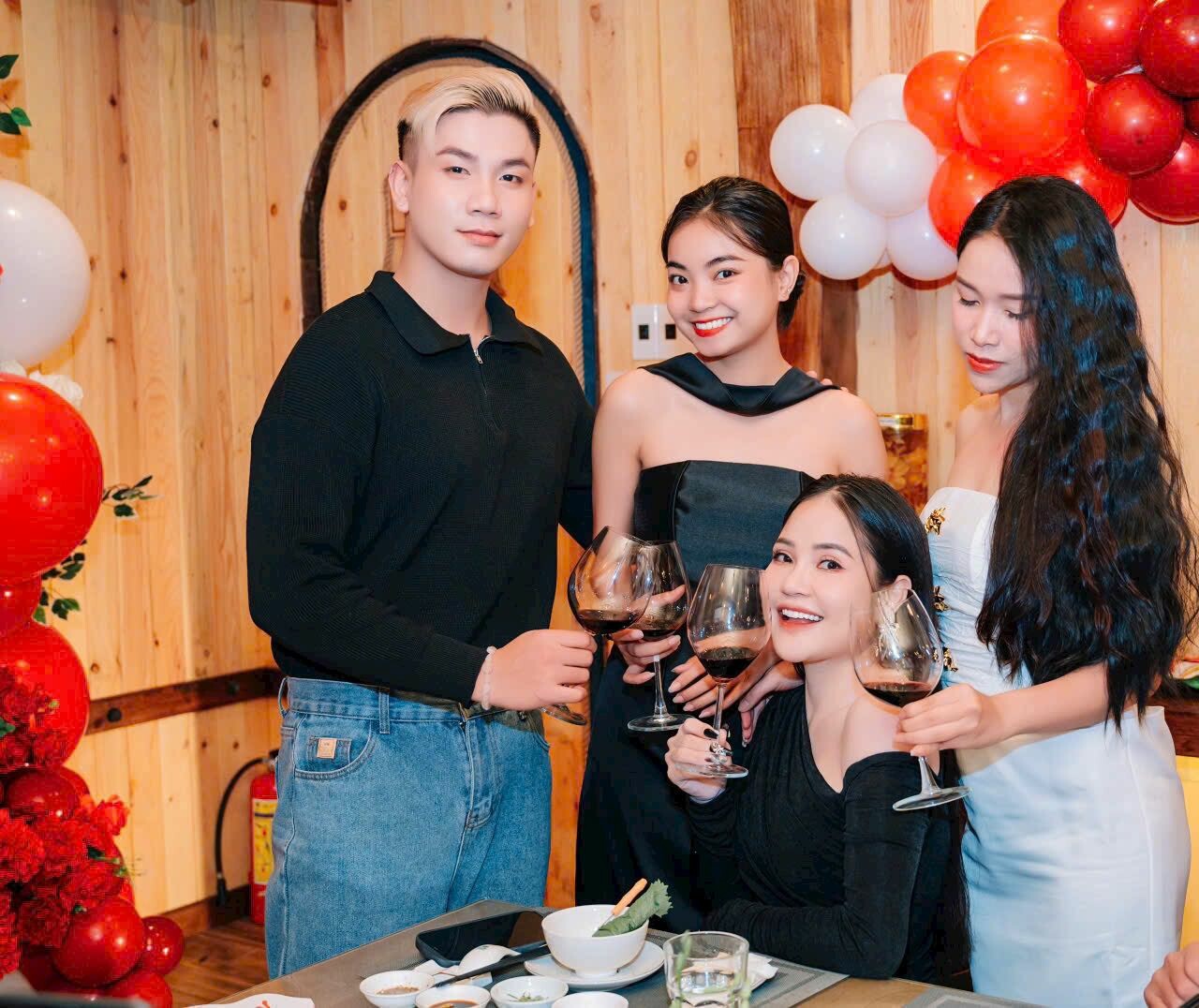 Quảng Xuân Restaurants 10