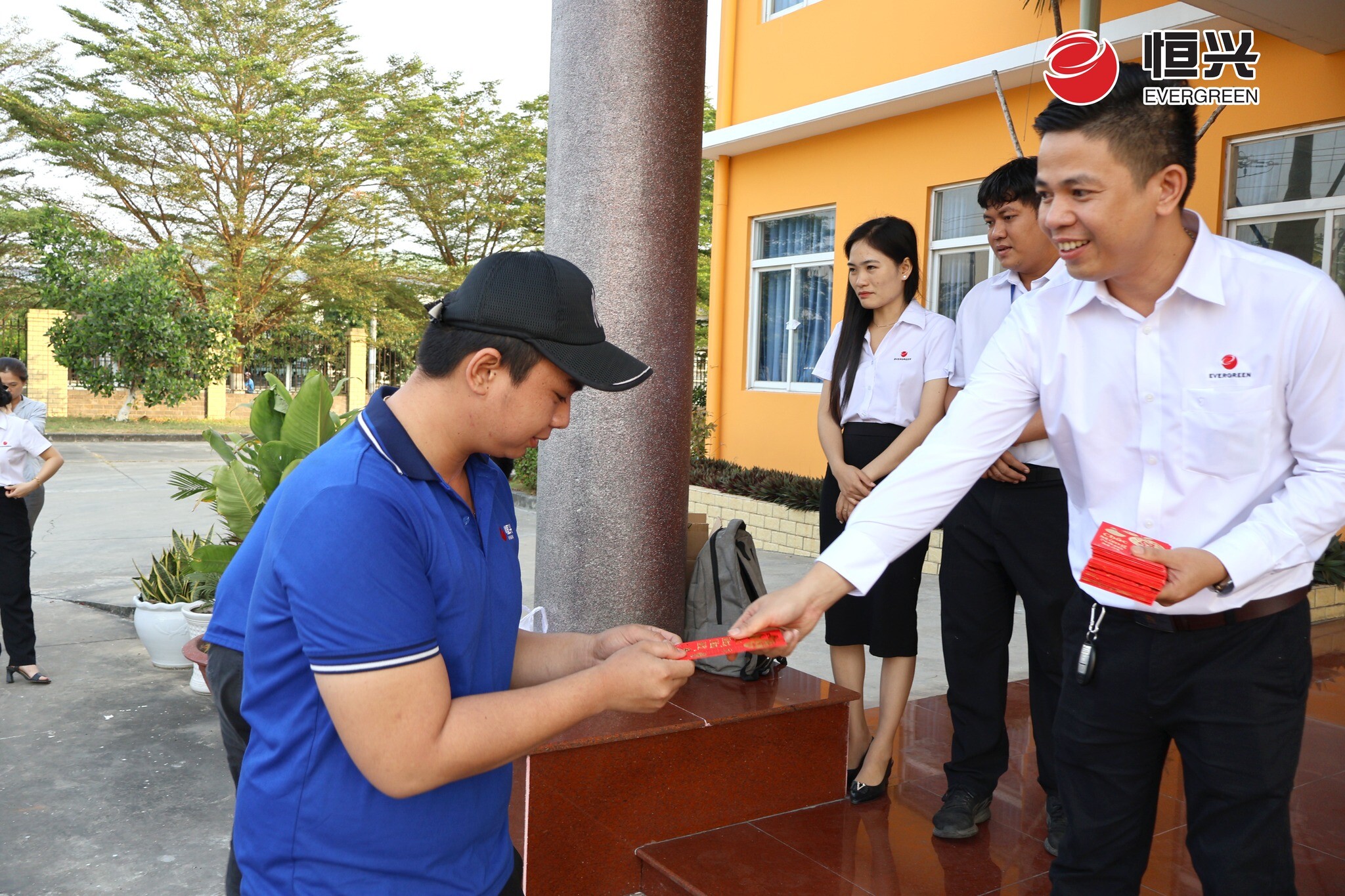 KHOA HỌC VÀ KĨ THUẬT EVERGREEN VIỆT NAM 10