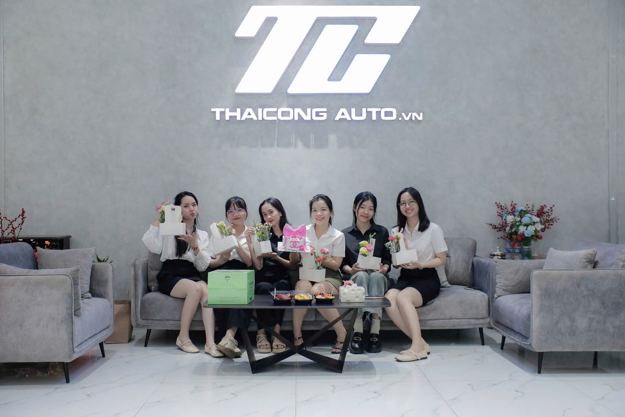 SHOWROOM THÁI CÔNG AUTO 4