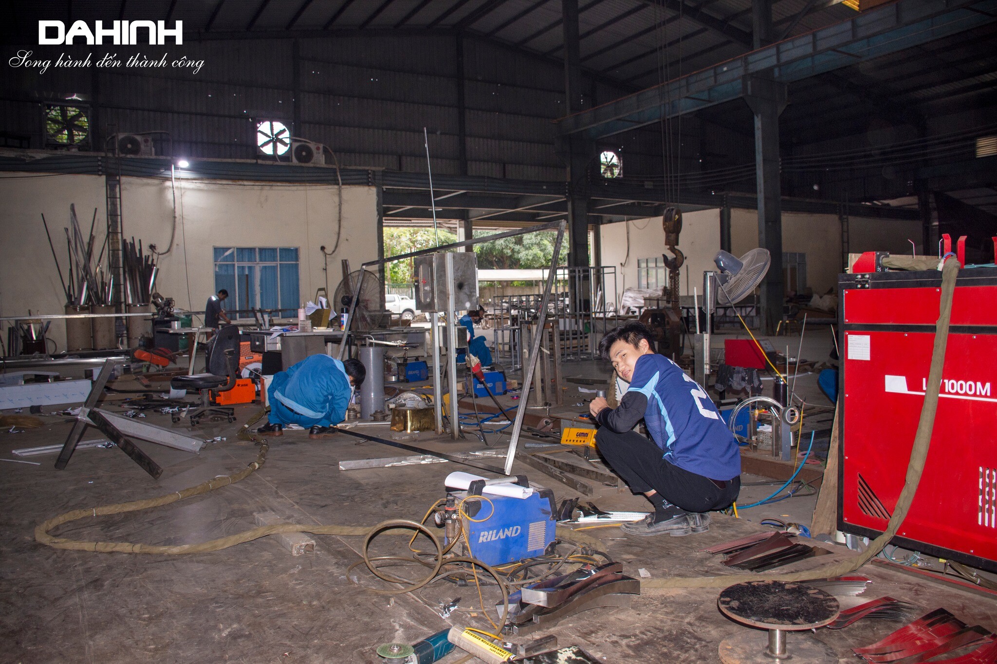 Sản xuất và thương mại Đa Hình 1