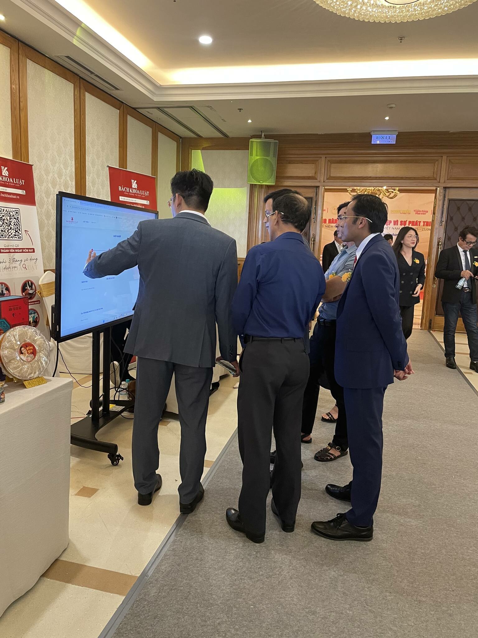 Công ty TNHH Bách Khoa Luật 8