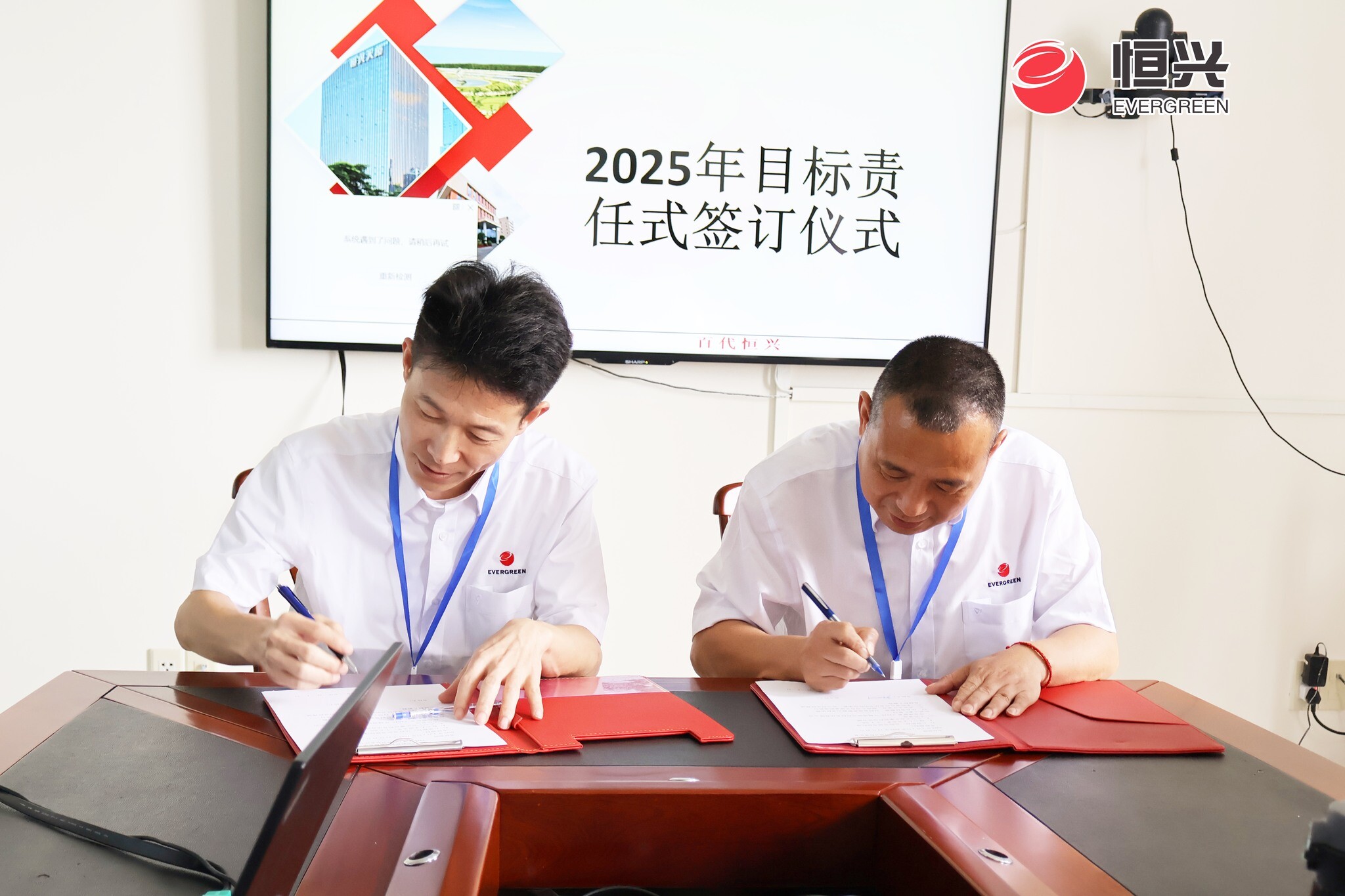 KHOA HỌC VÀ KĨ THUẬT EVERGREEN VIỆT NAM 13