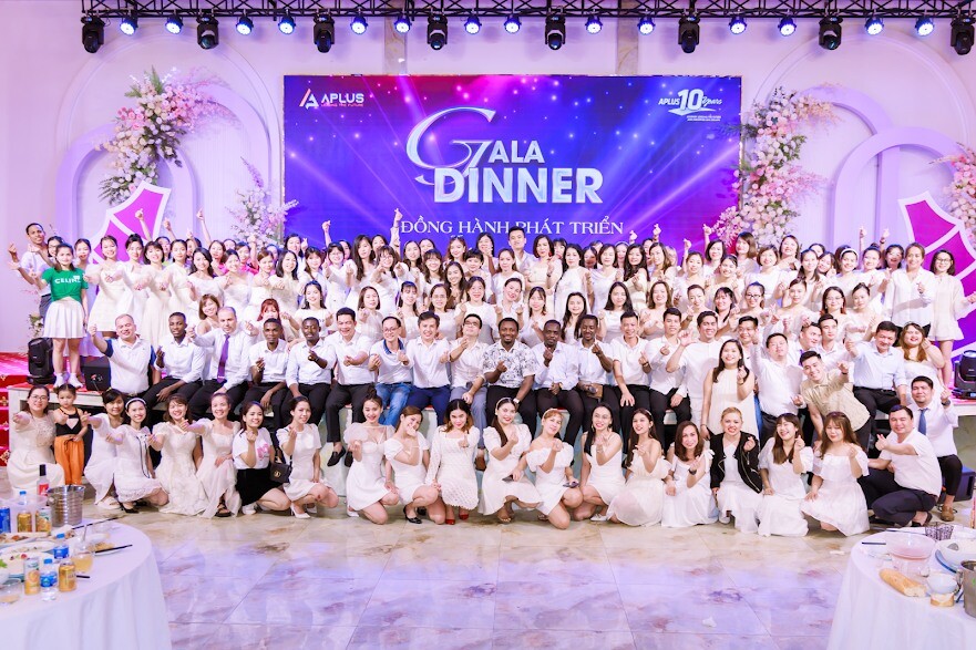 Tập đoàn Giáo dục và công nghệ Aplus 5