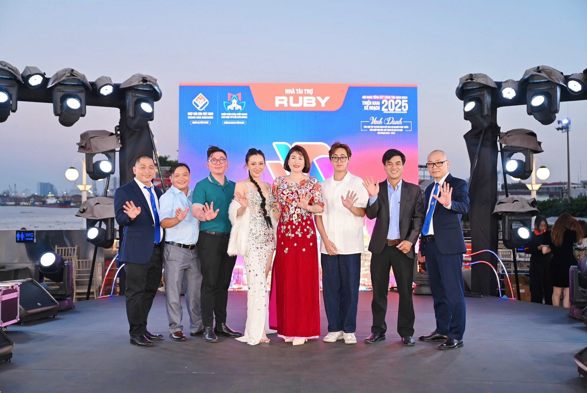 Nhôm Vạn Xuân Thành 11