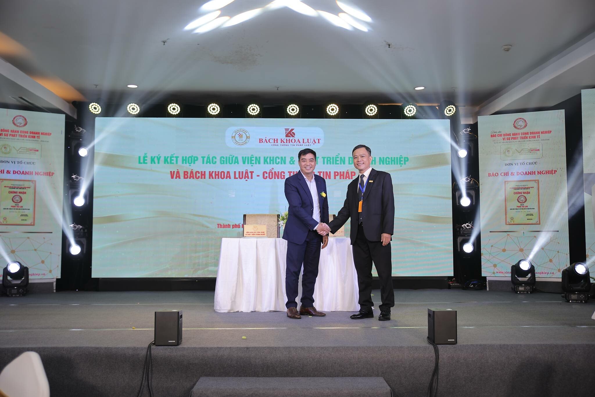 Công ty TNHH Bách Khoa Luật 10