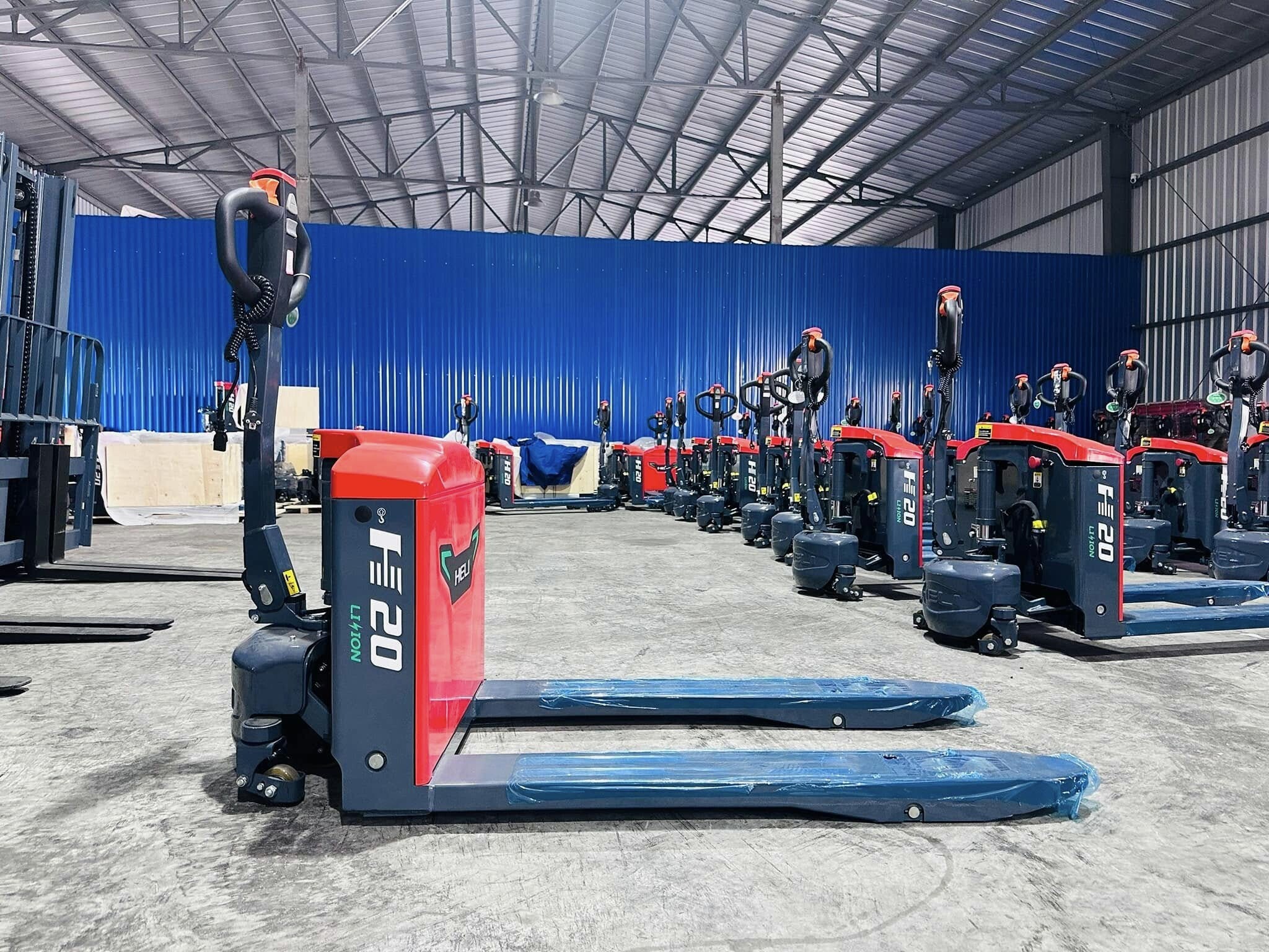 XE NÂNG BÌNH MINH 3