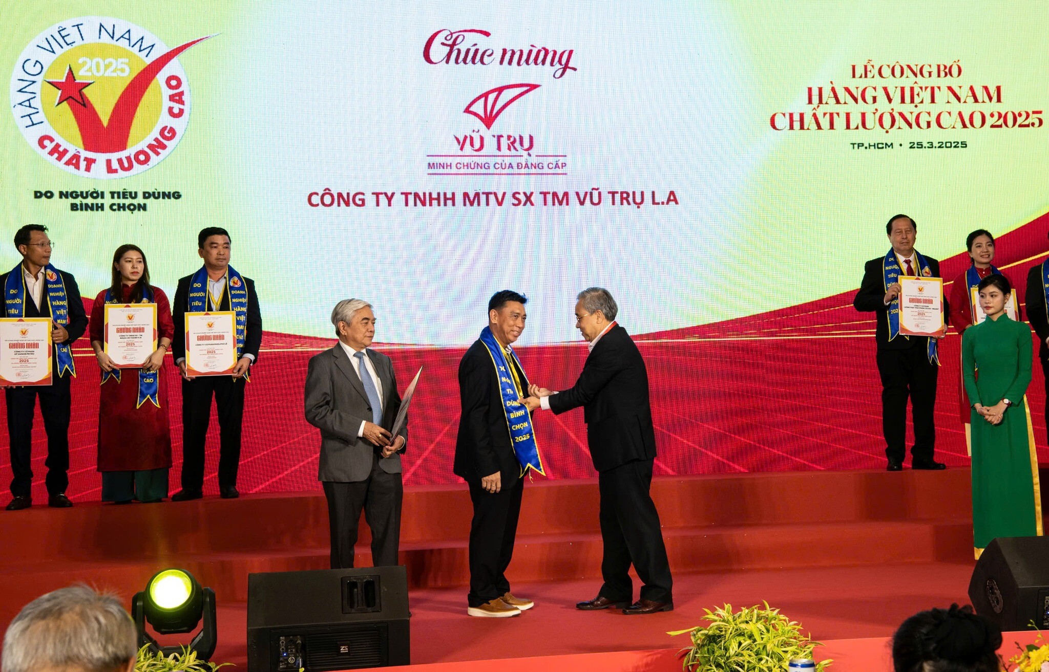 Một thành viên SX TM  VŨ TRỤ L.A 10