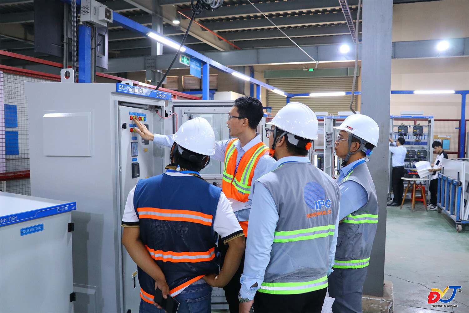 Đạt Vĩnh Tiến 12