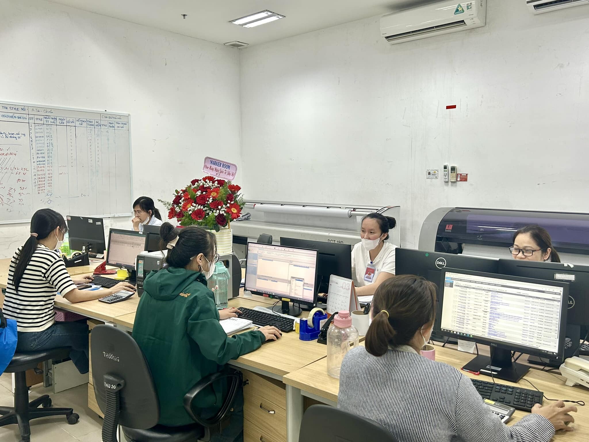 HI – TECH VIỆT NAM APPAREL 13