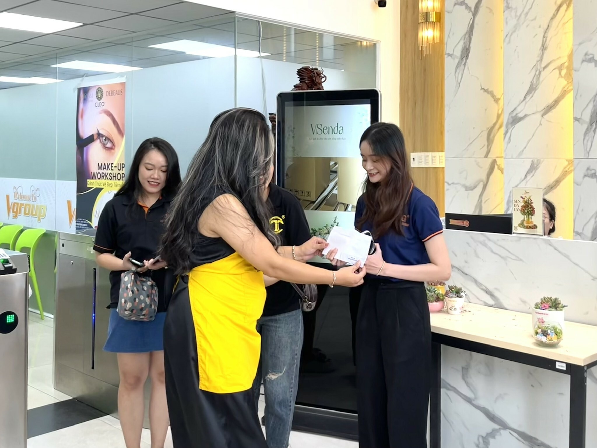 VIỆT TIÊN LAB GROUP 2