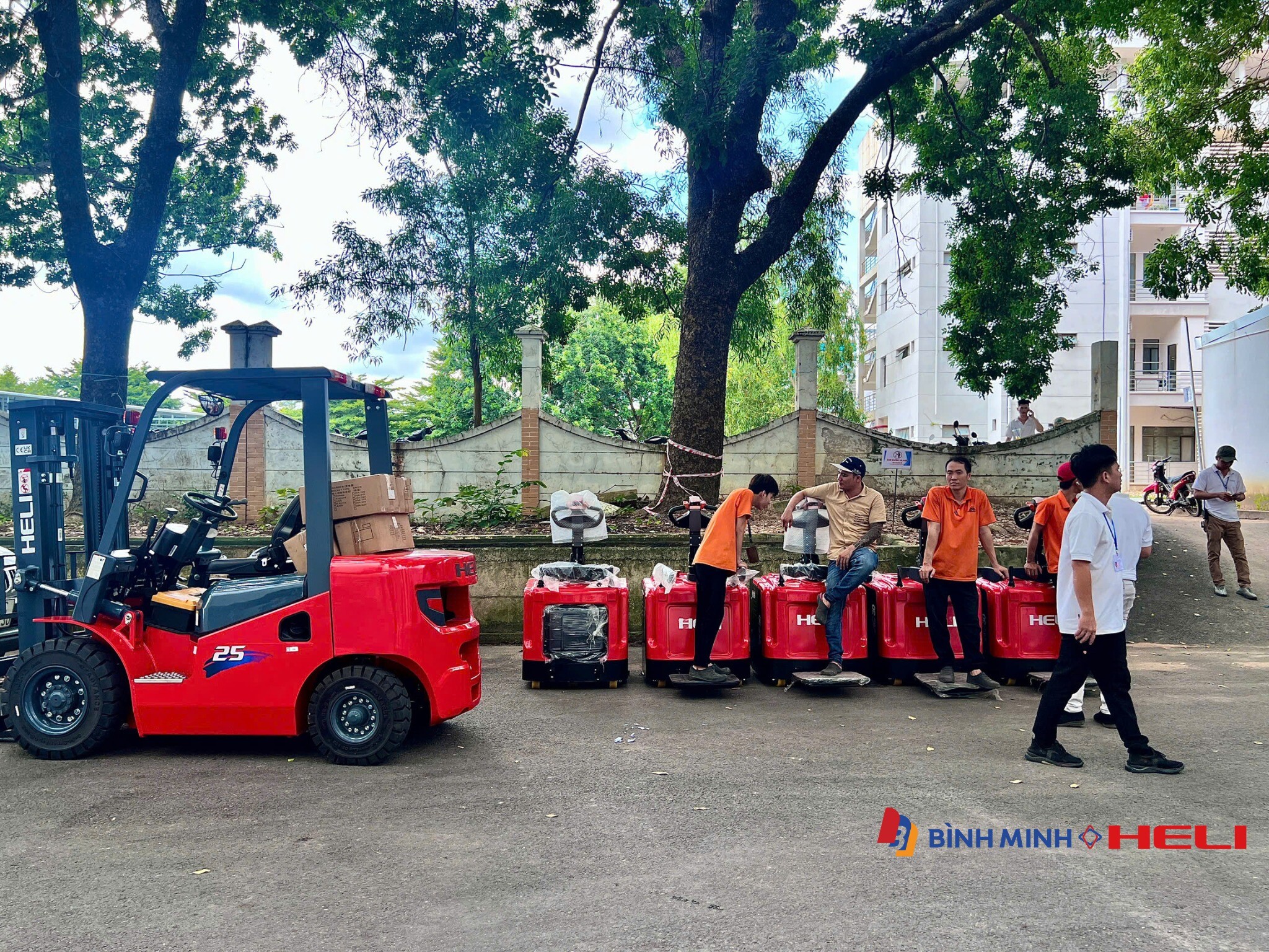 XE NÂNG BÌNH MINH 5