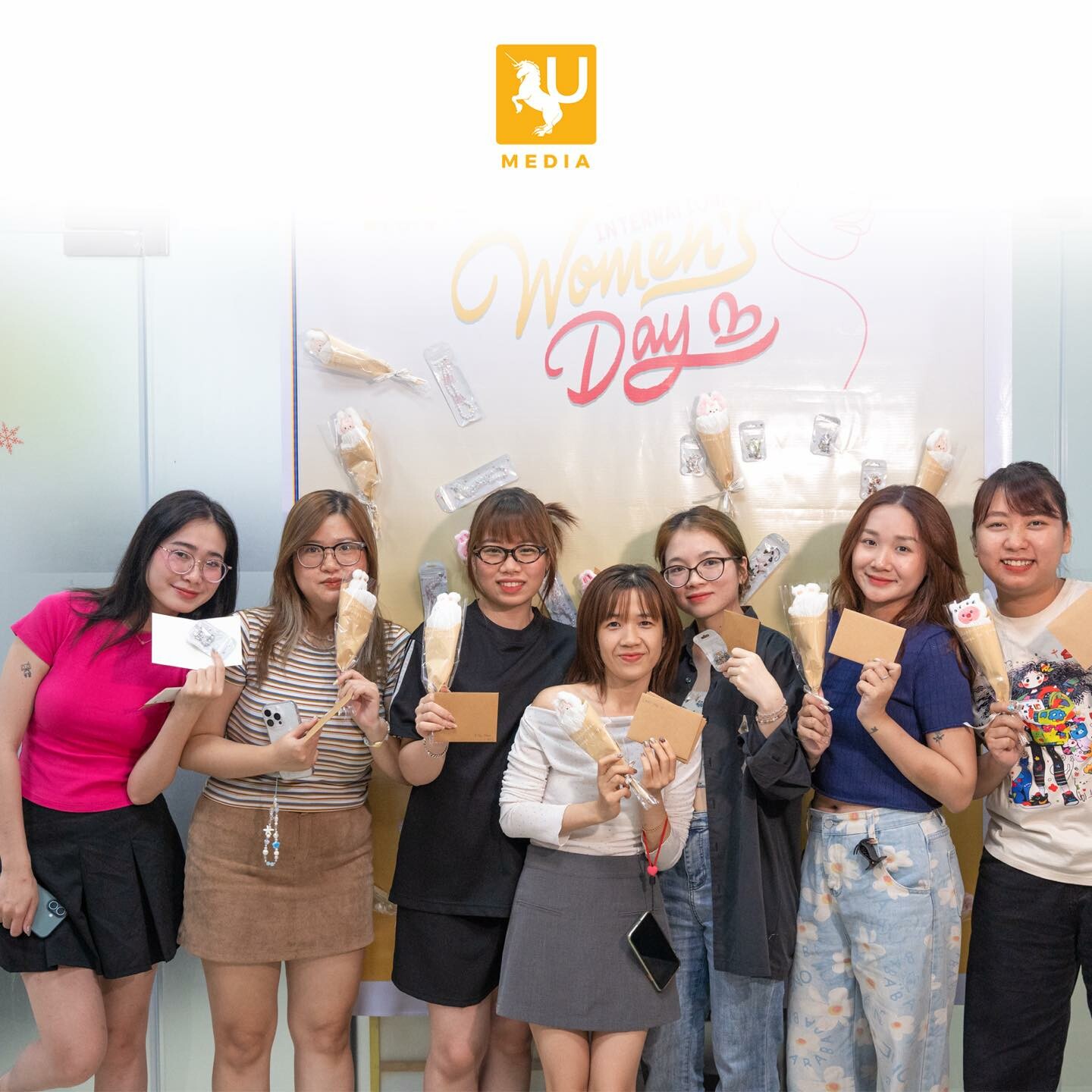 Công Nghệ Truyền Thông Dgroup 10