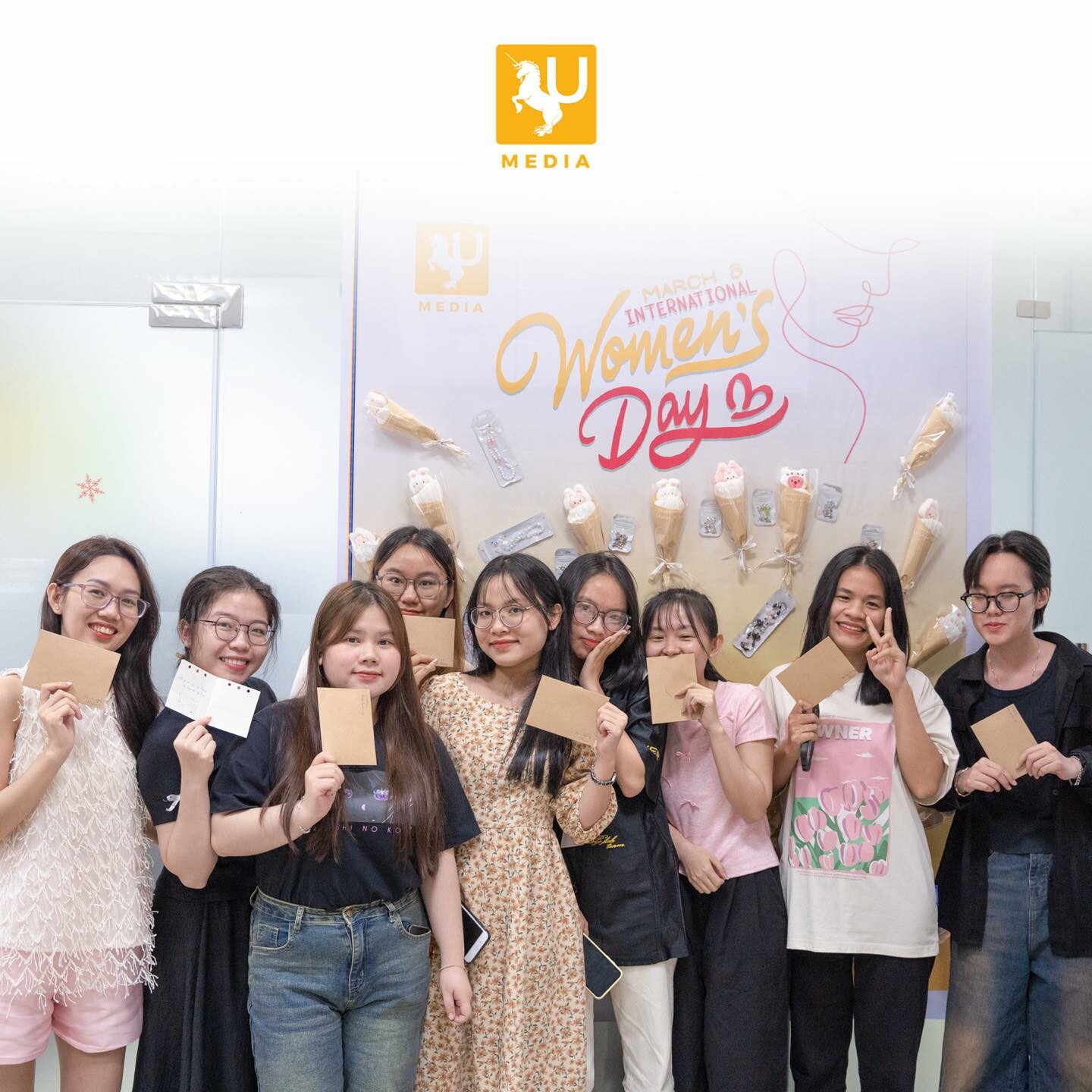 Công Nghệ Truyền Thông Dgroup 7